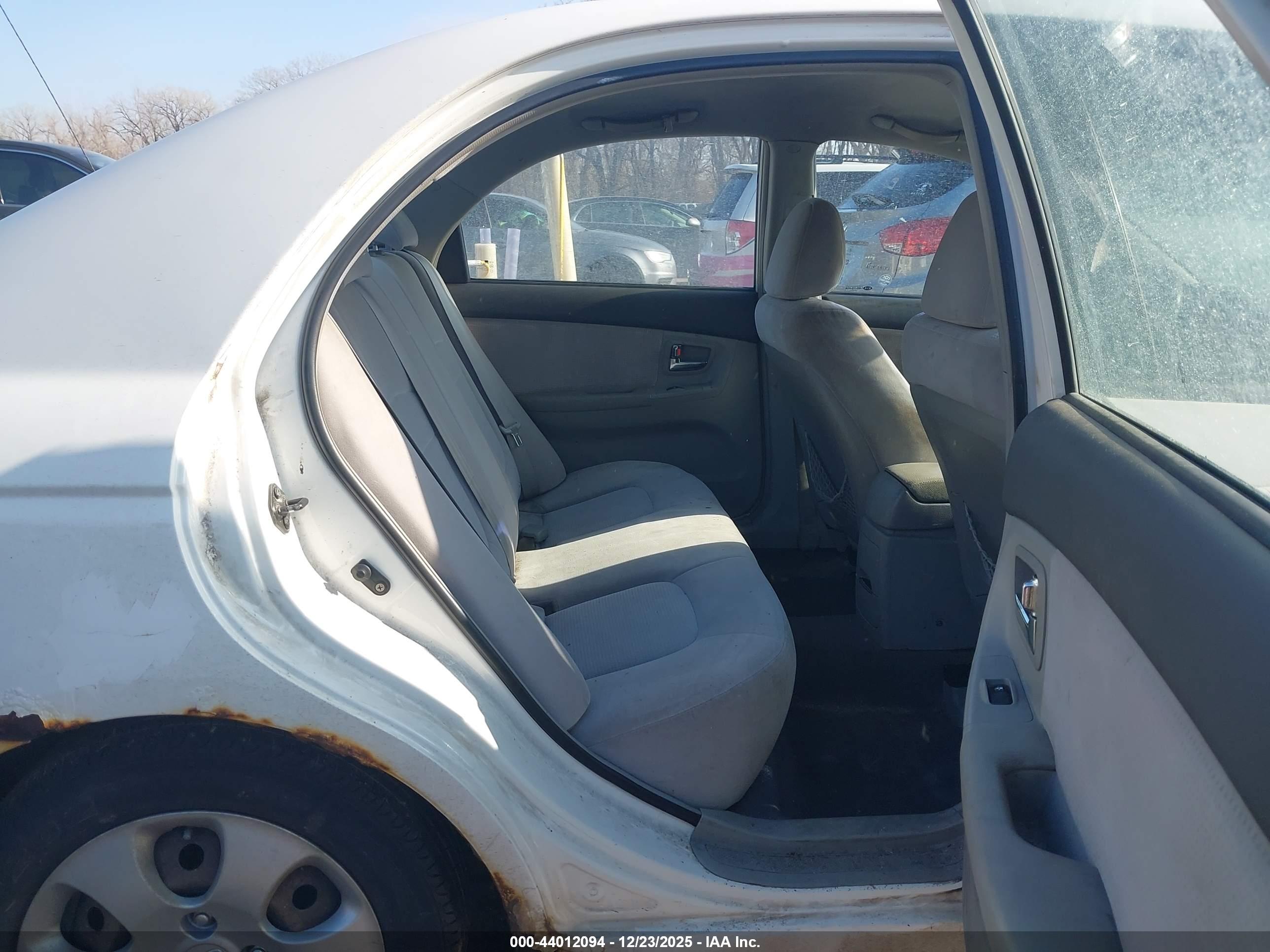 KIA SPECTRA image 8