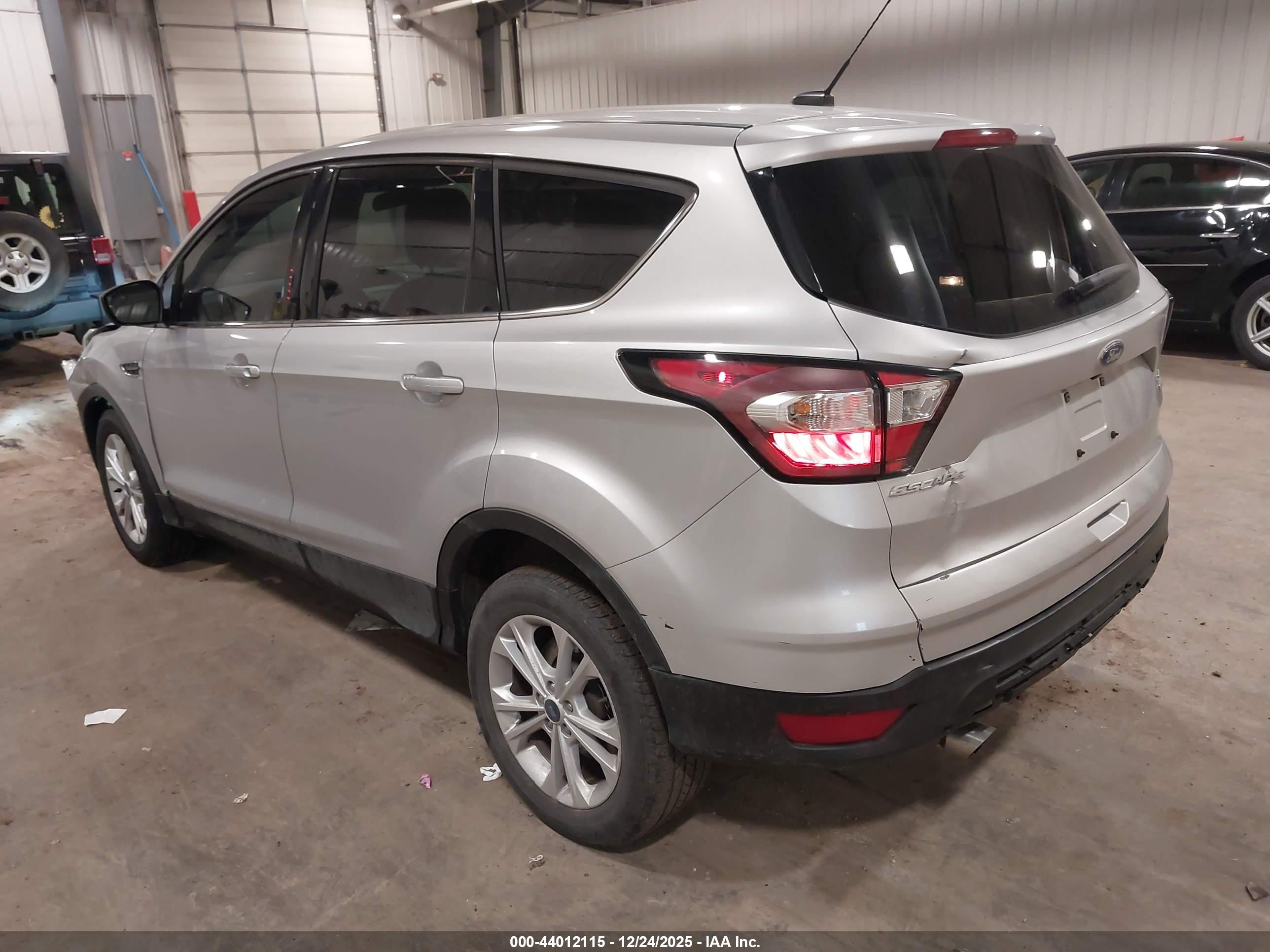 FORD ESCAPE image 3