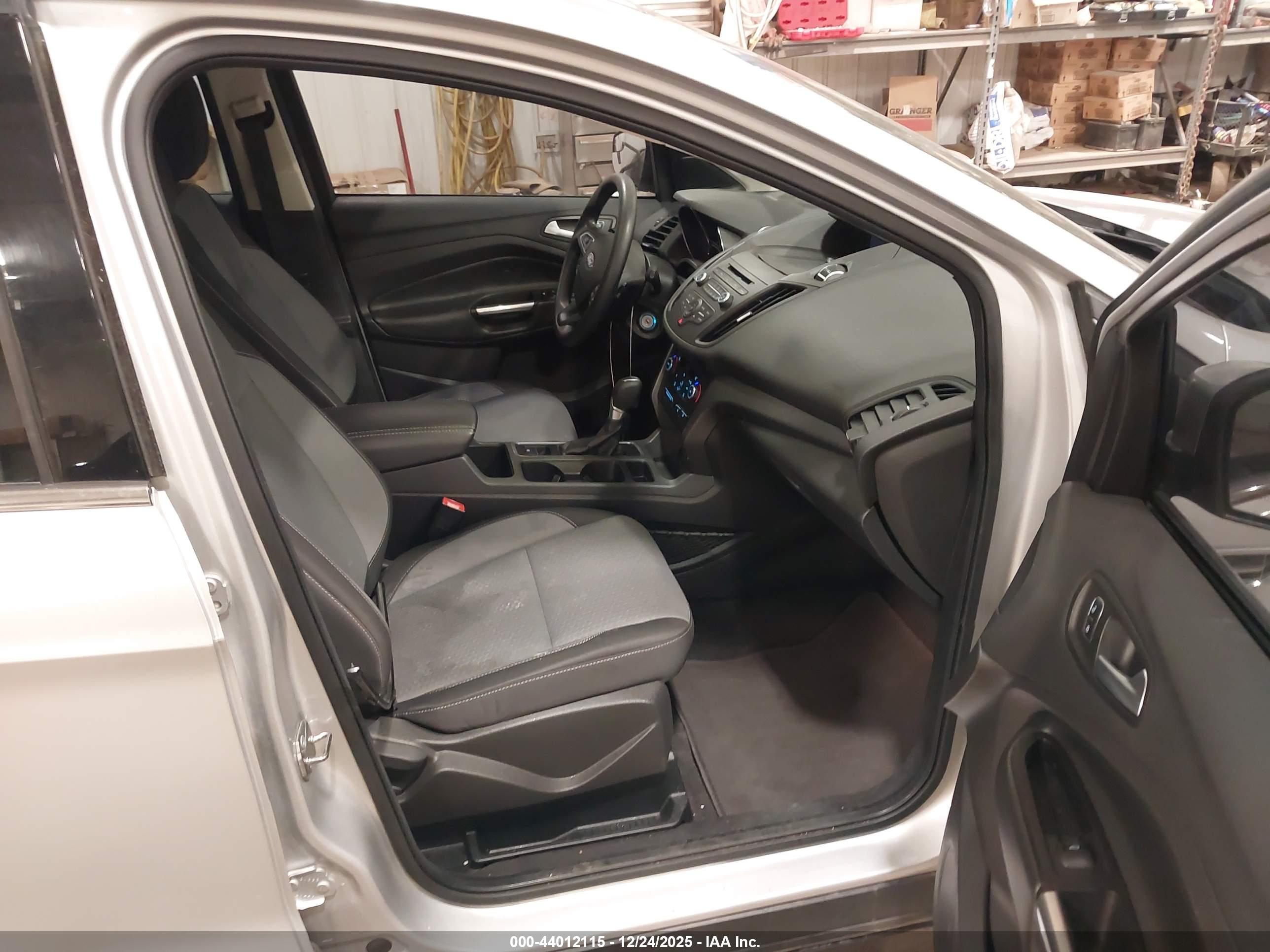 FORD ESCAPE image 5
