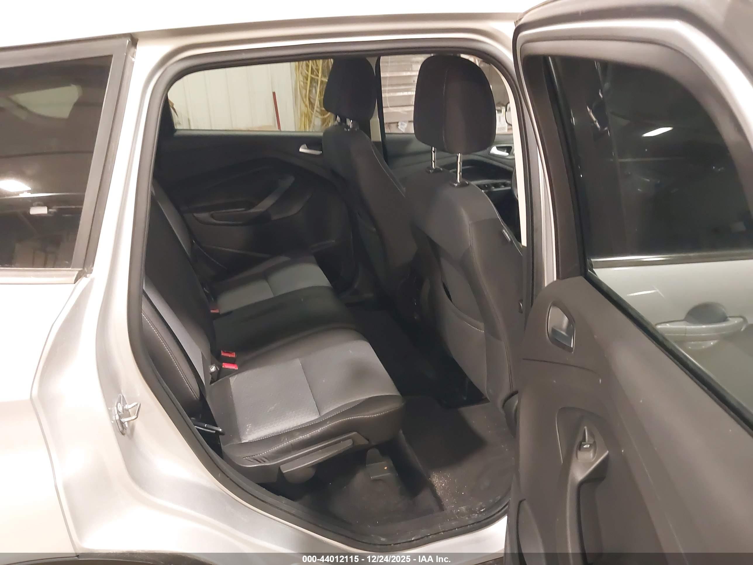 FORD ESCAPE image 8