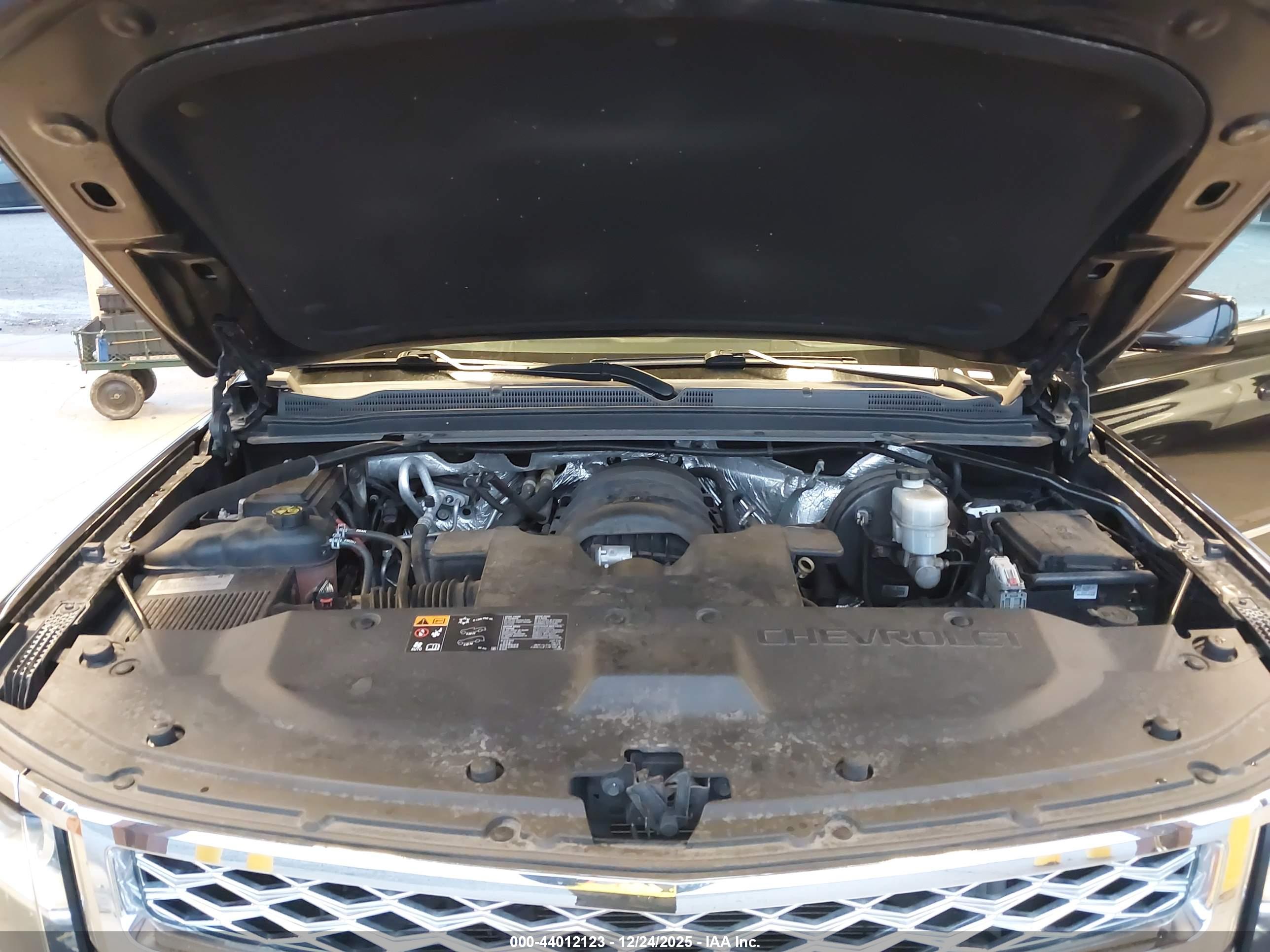 CHEVROLET SUBURBAN image 10