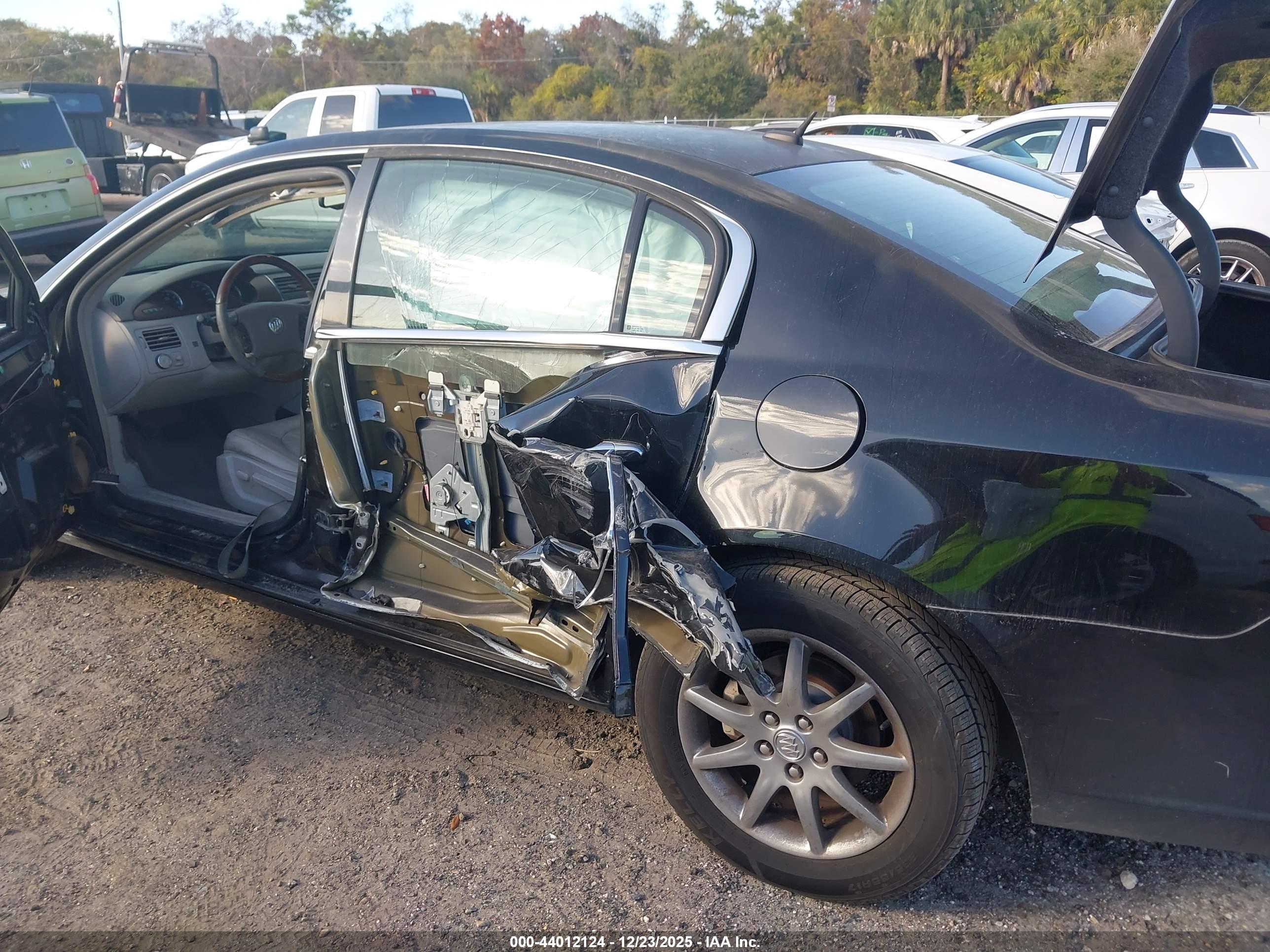 BUICK LUCERNE image 6