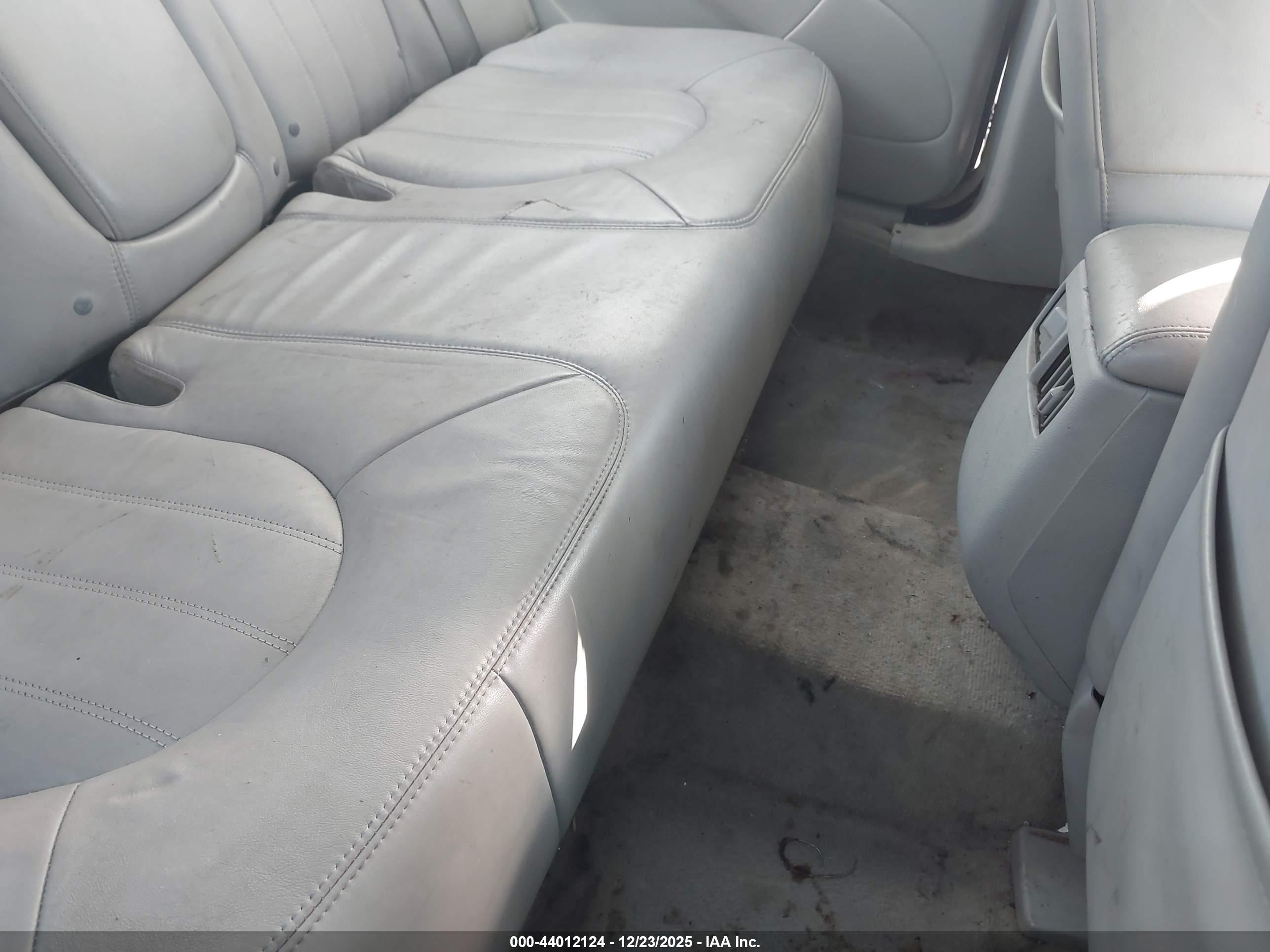 BUICK LUCERNE image 8
