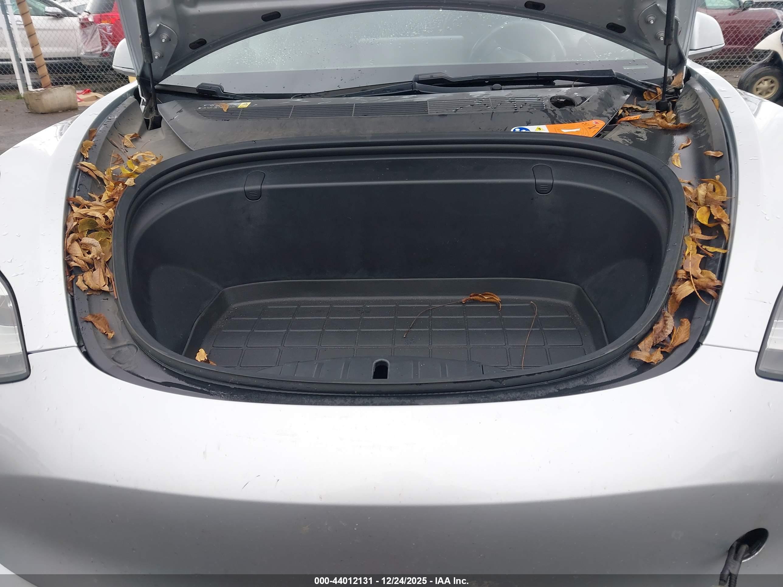 TESLA MODEL image 10