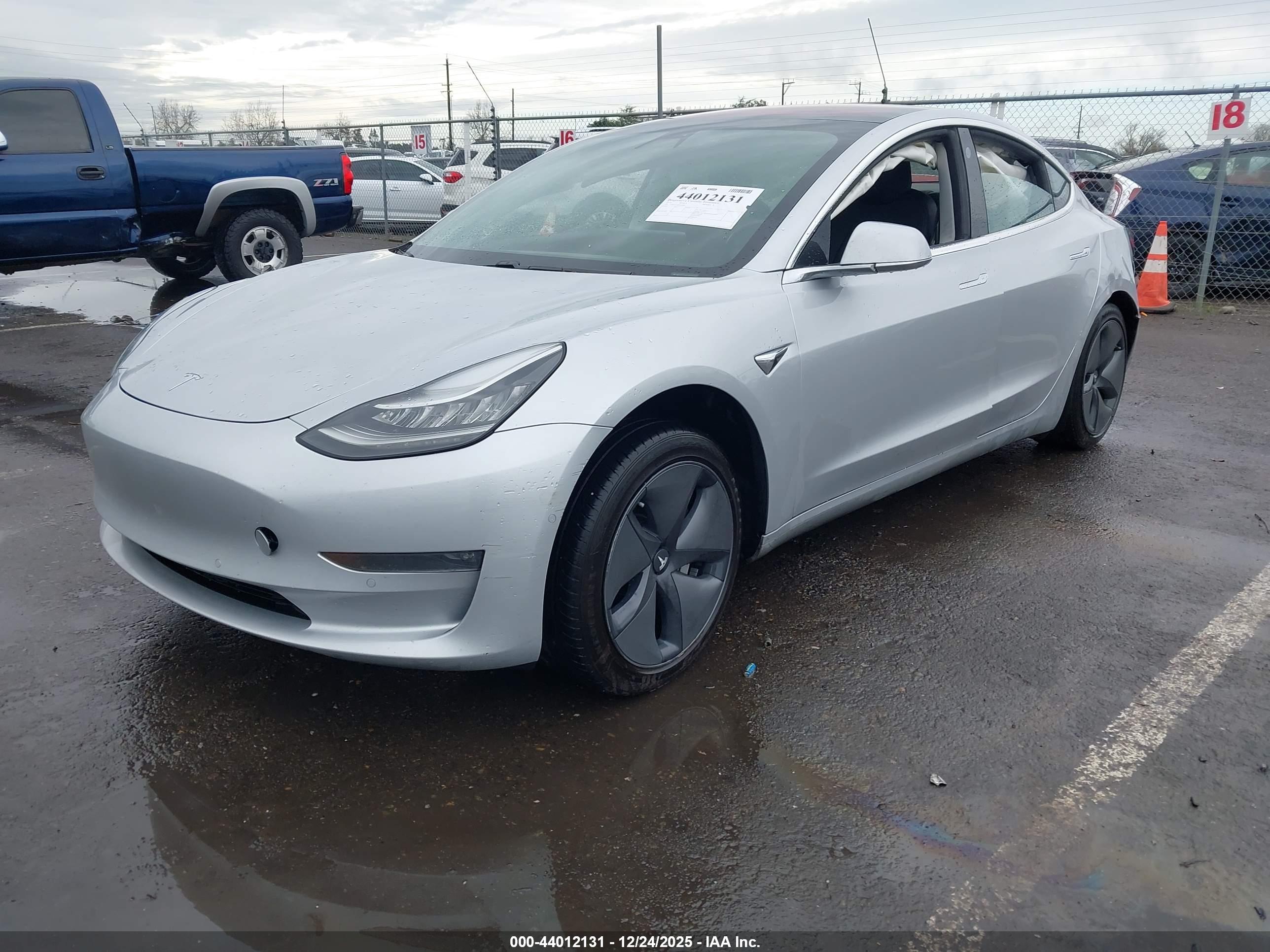 TESLA MODEL image 2