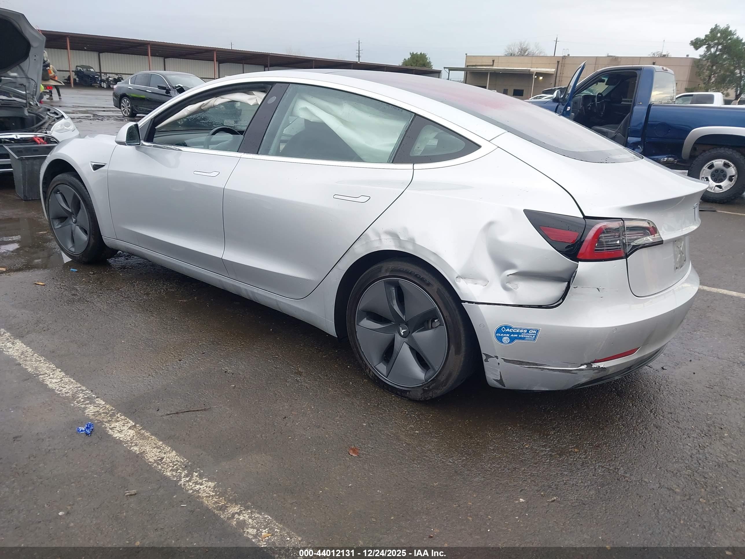 TESLA MODEL image 3