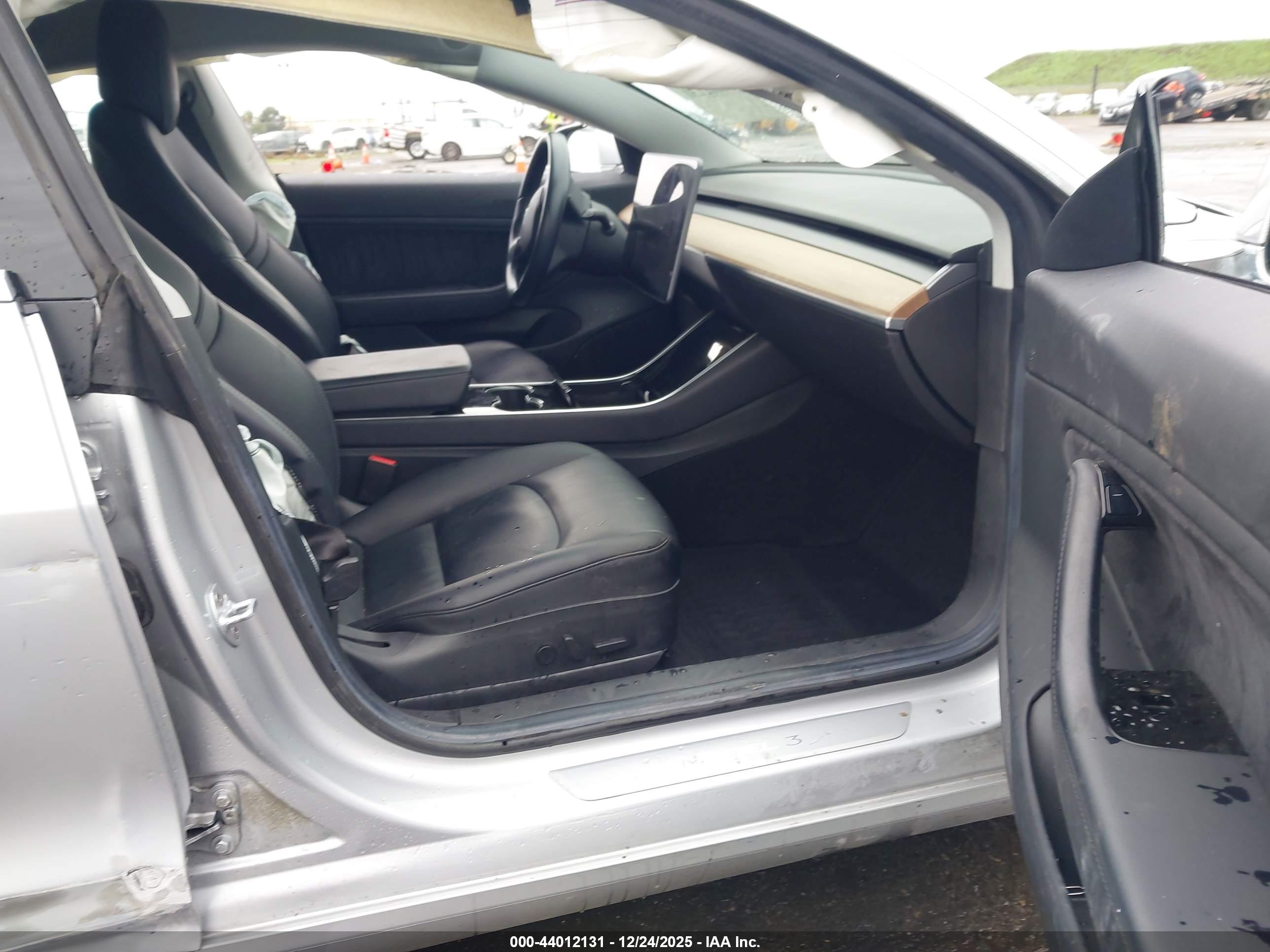 TESLA MODEL image 5