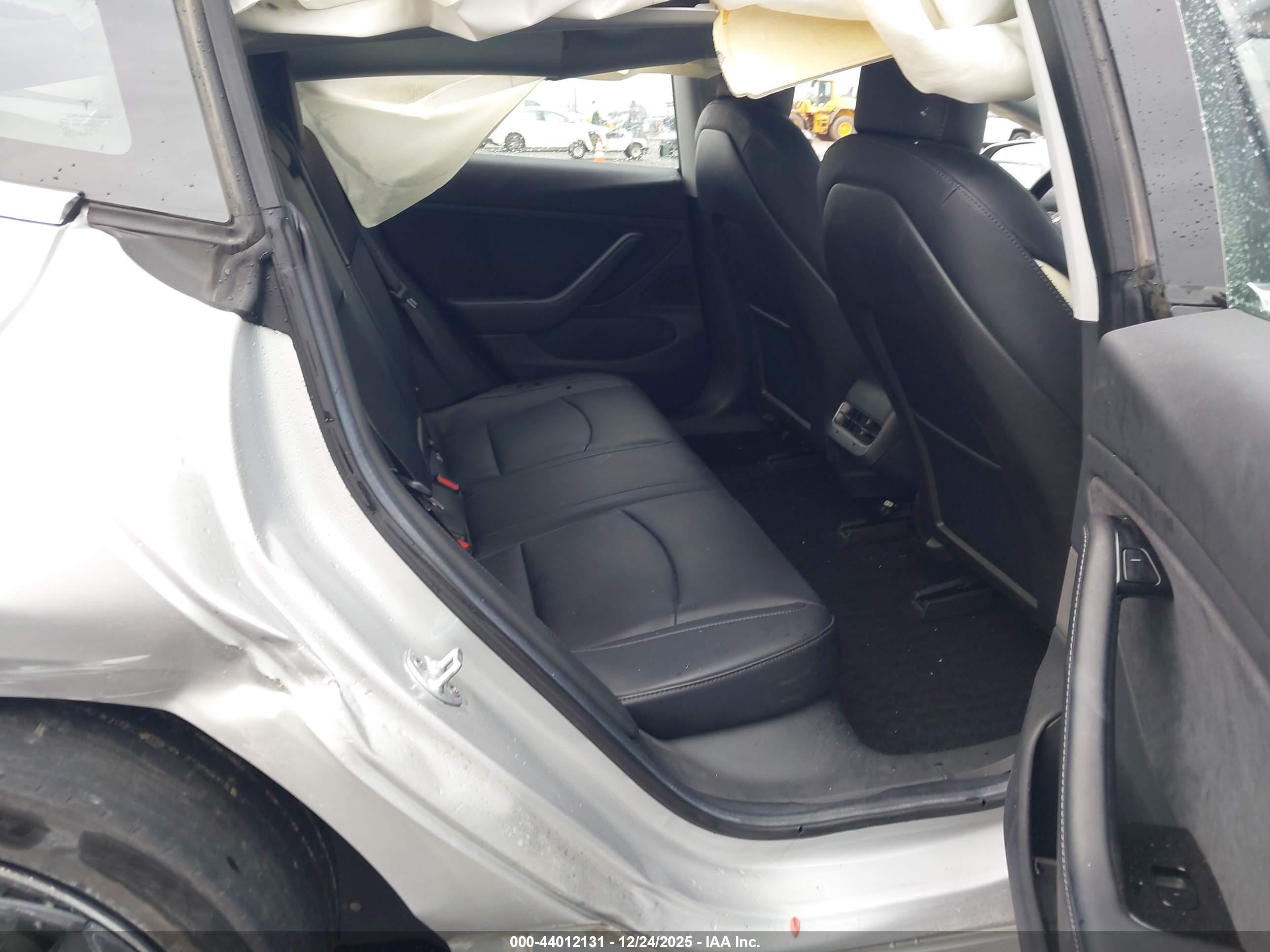 TESLA MODEL image 8