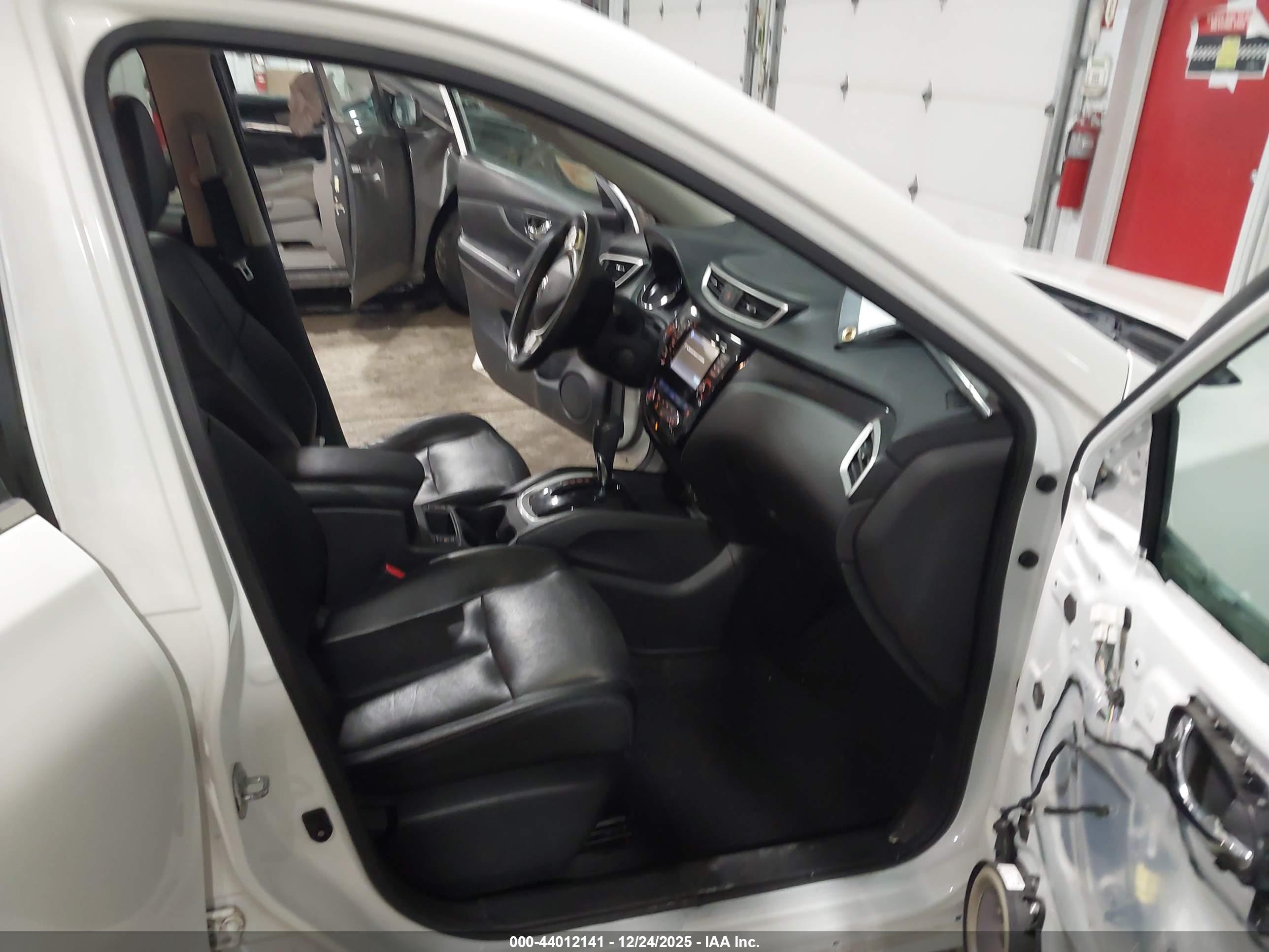 NISSAN ROGUE image 5