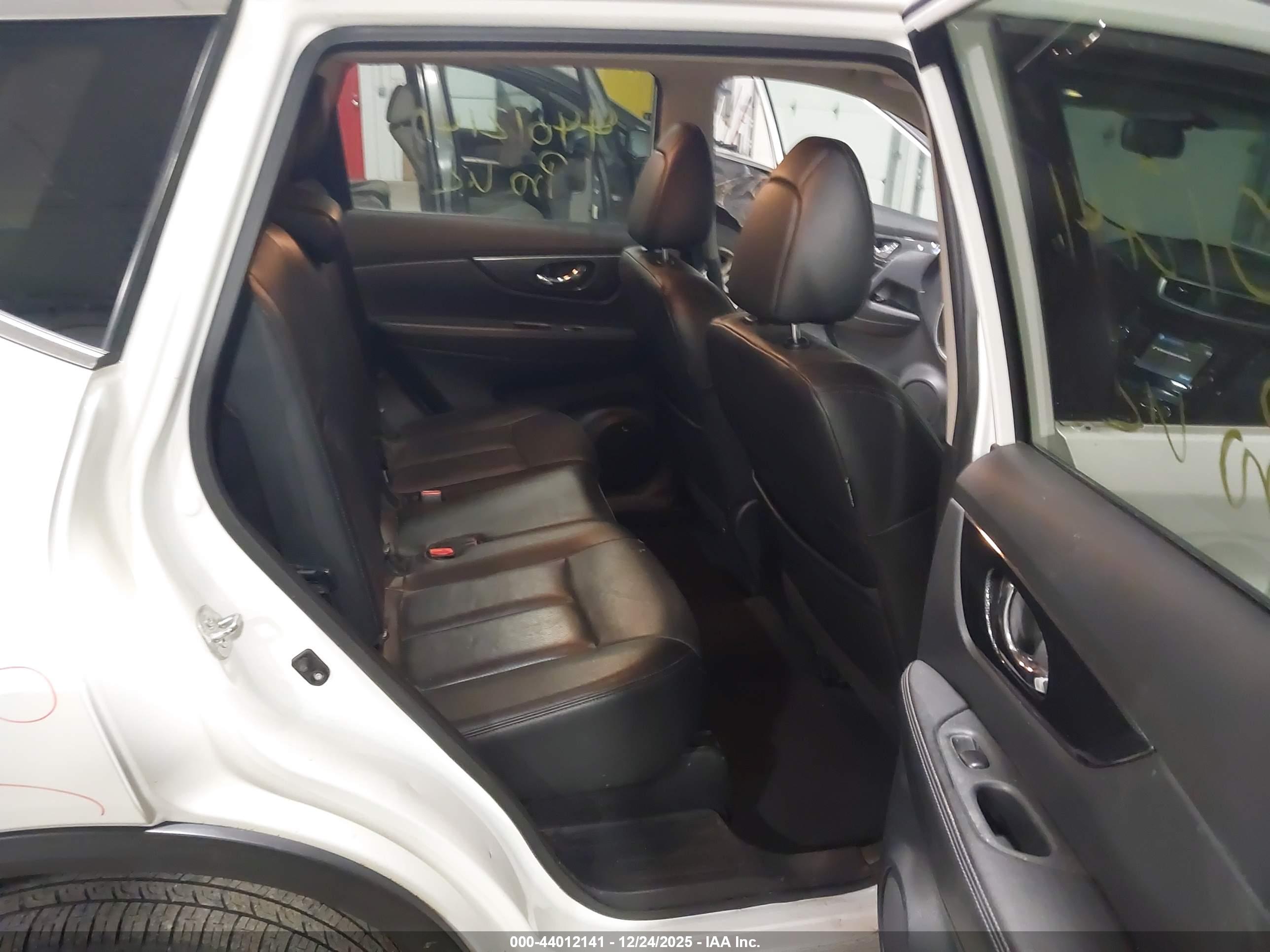 NISSAN ROGUE image 8