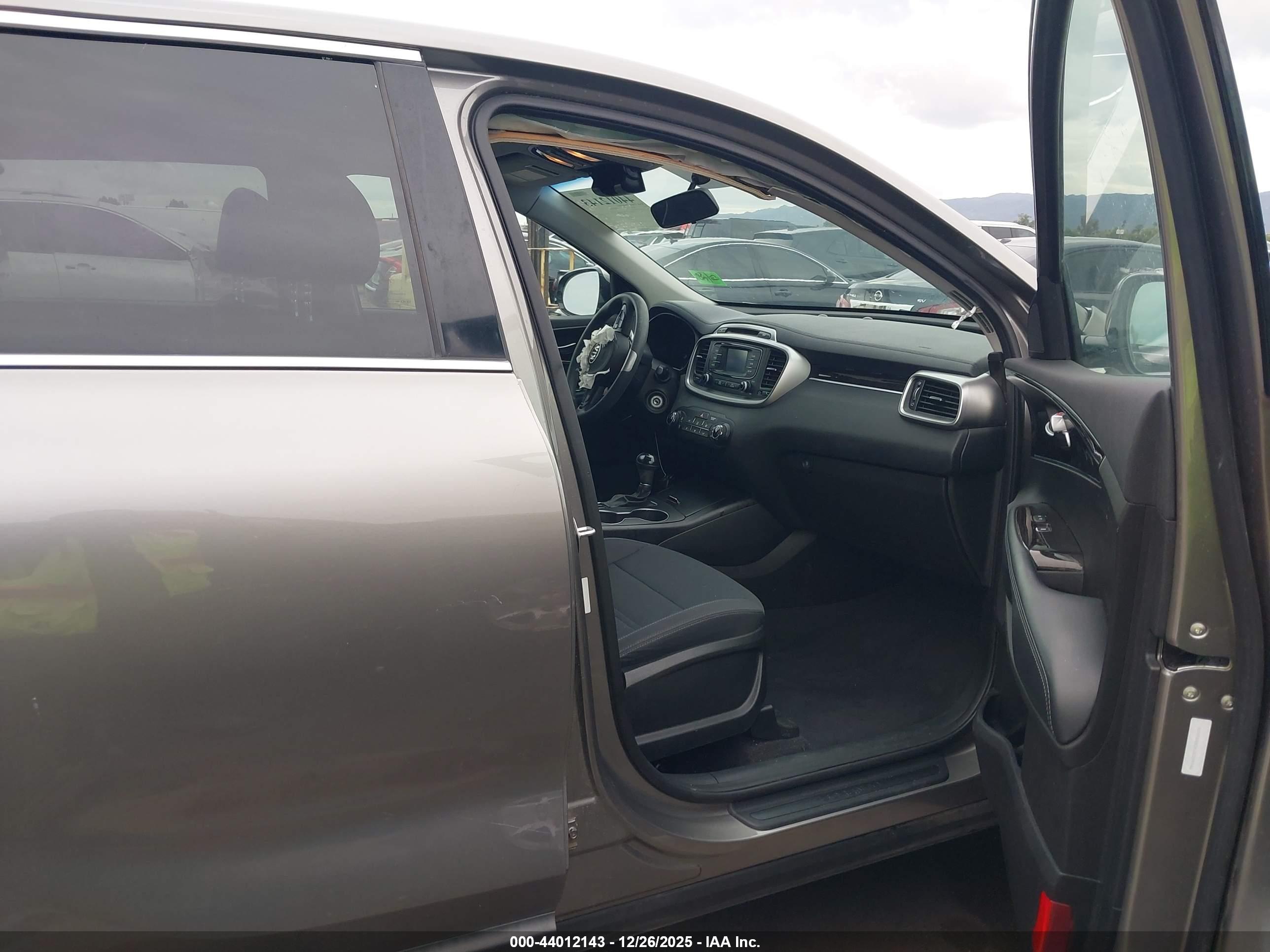 KIA SORENTO image 5