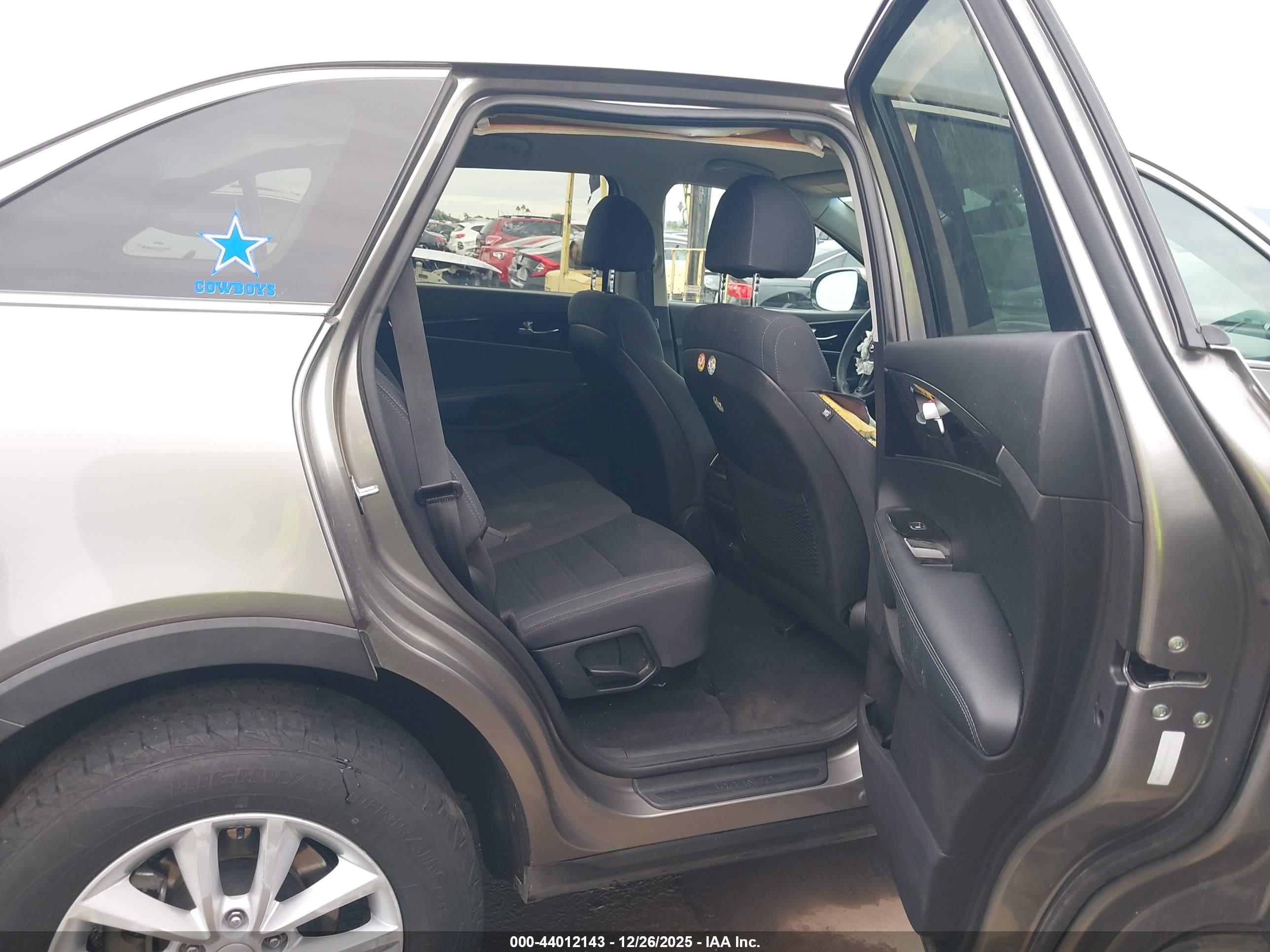 KIA SORENTO image 8