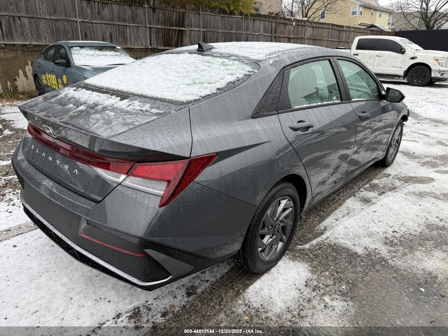 HYUNDAI ELANTRA image 4
