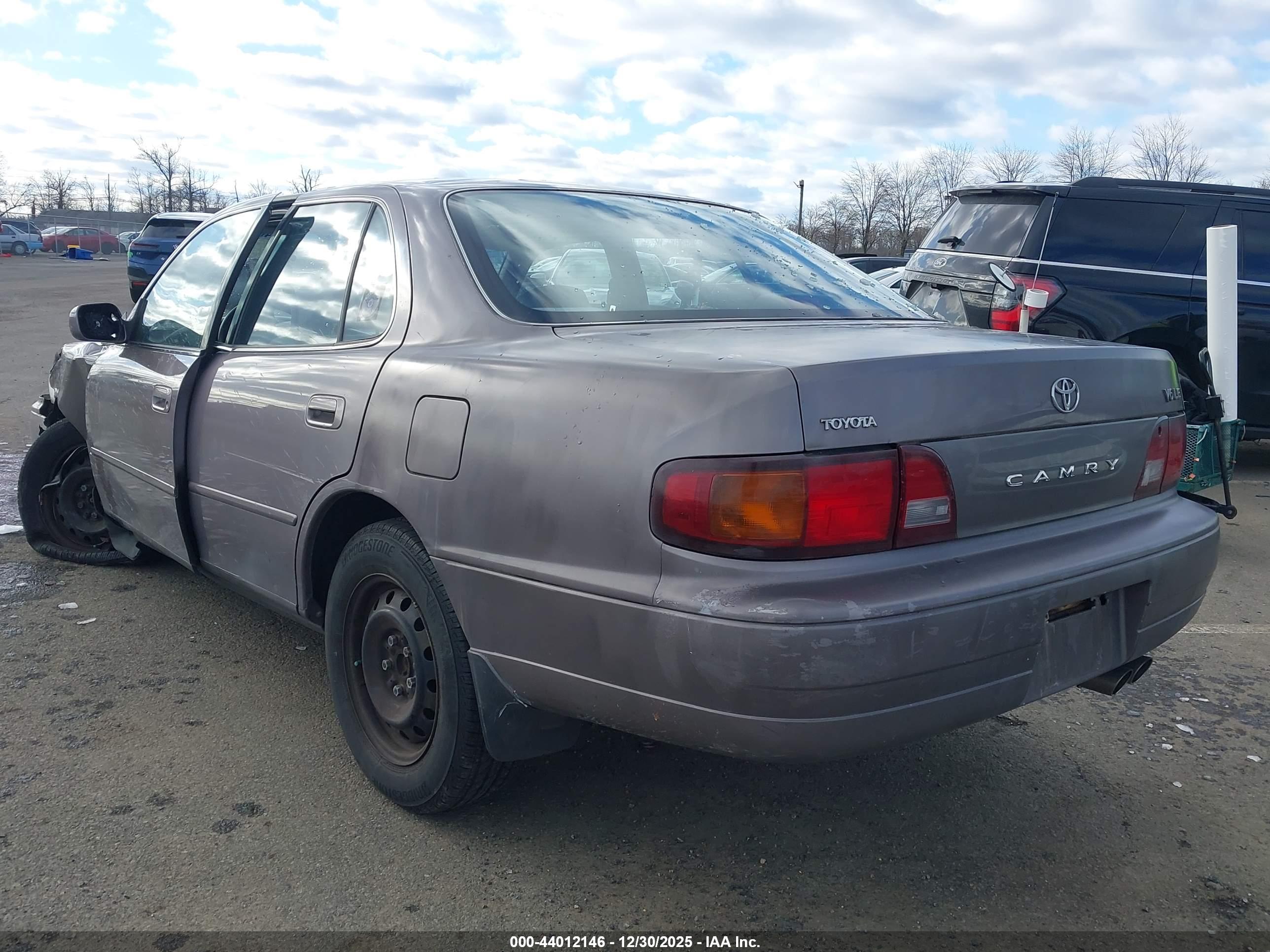 TOYOTA CAMRY image 3