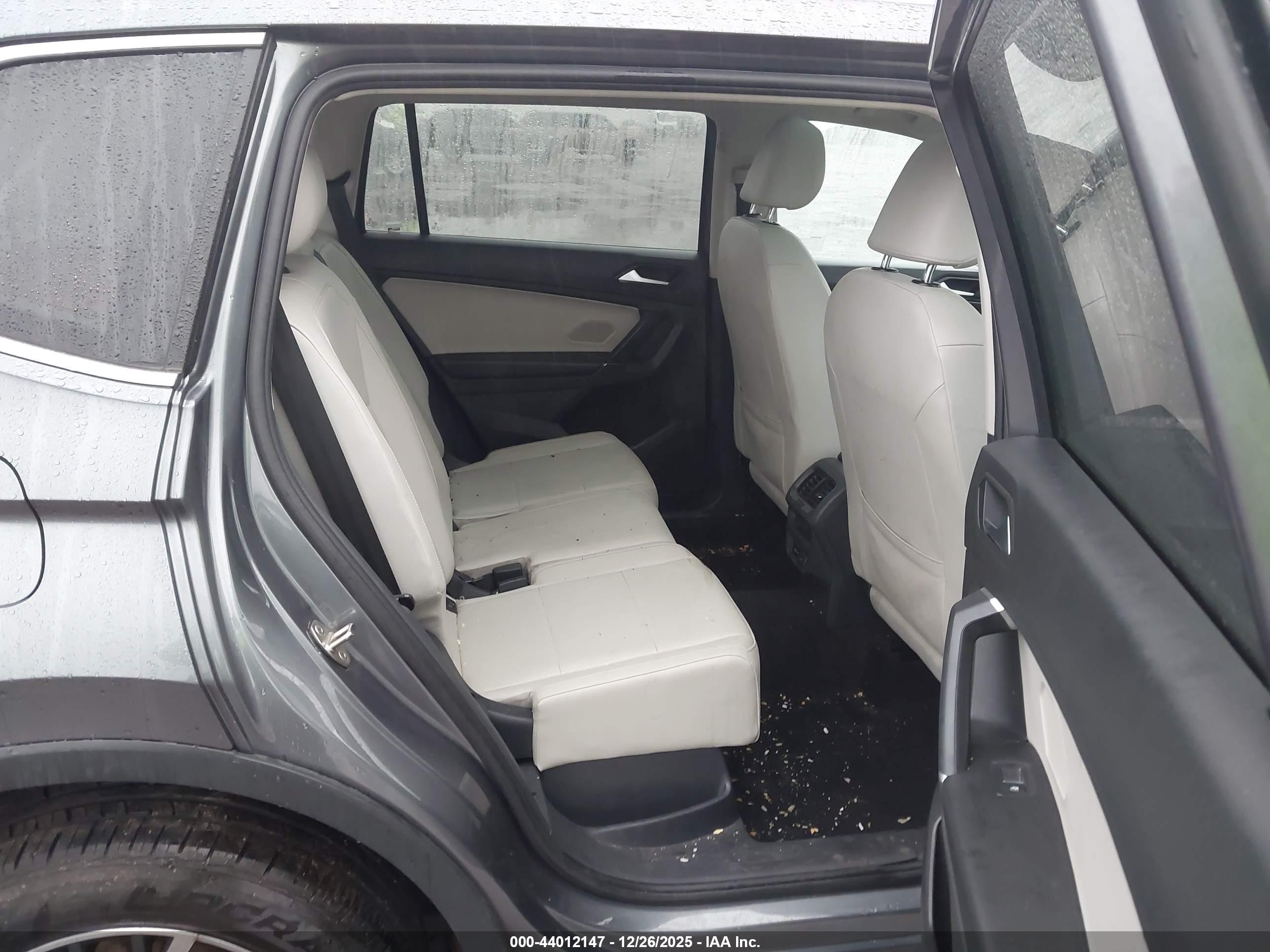 VOLKSWAGEN TIGUAN image 8