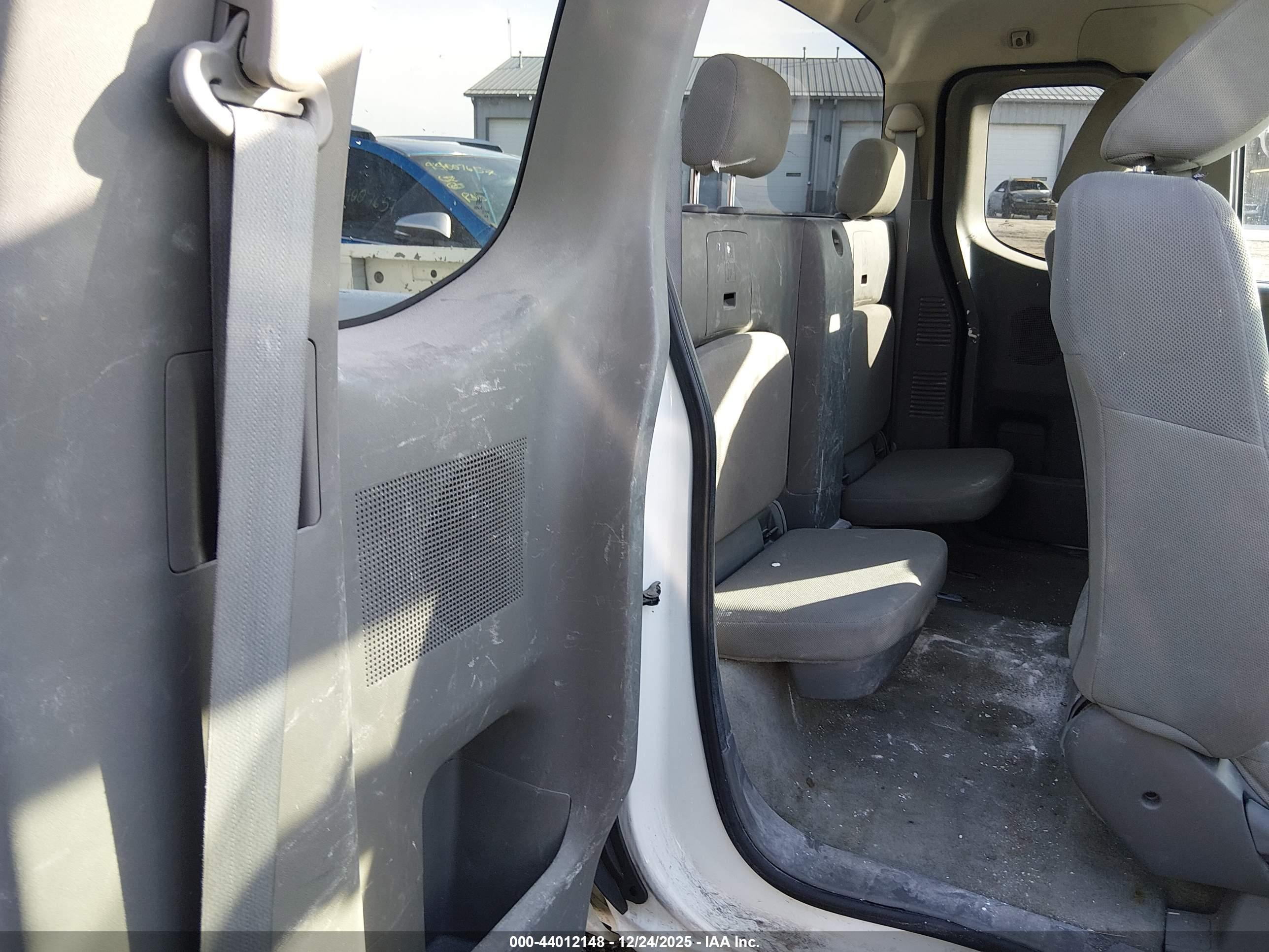 NISSAN FRONTIER image 8