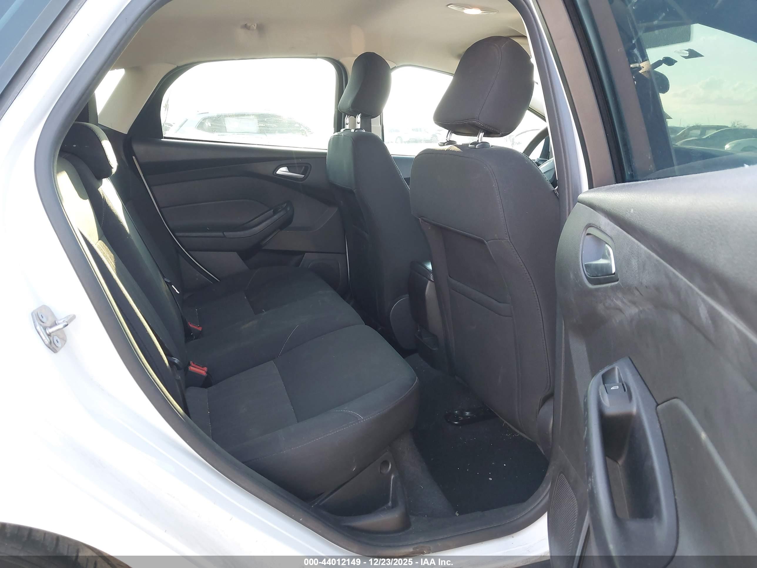 FORD FOCUS image 8