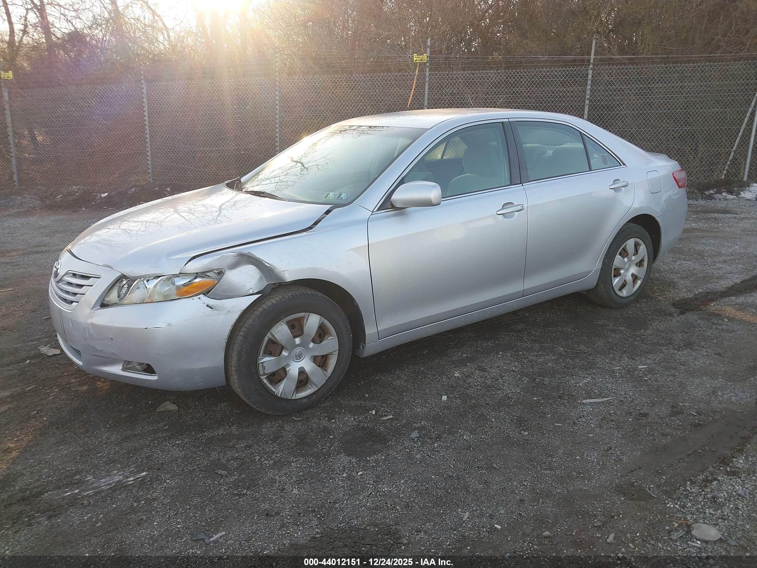 TOYOTA CAMRY image 2