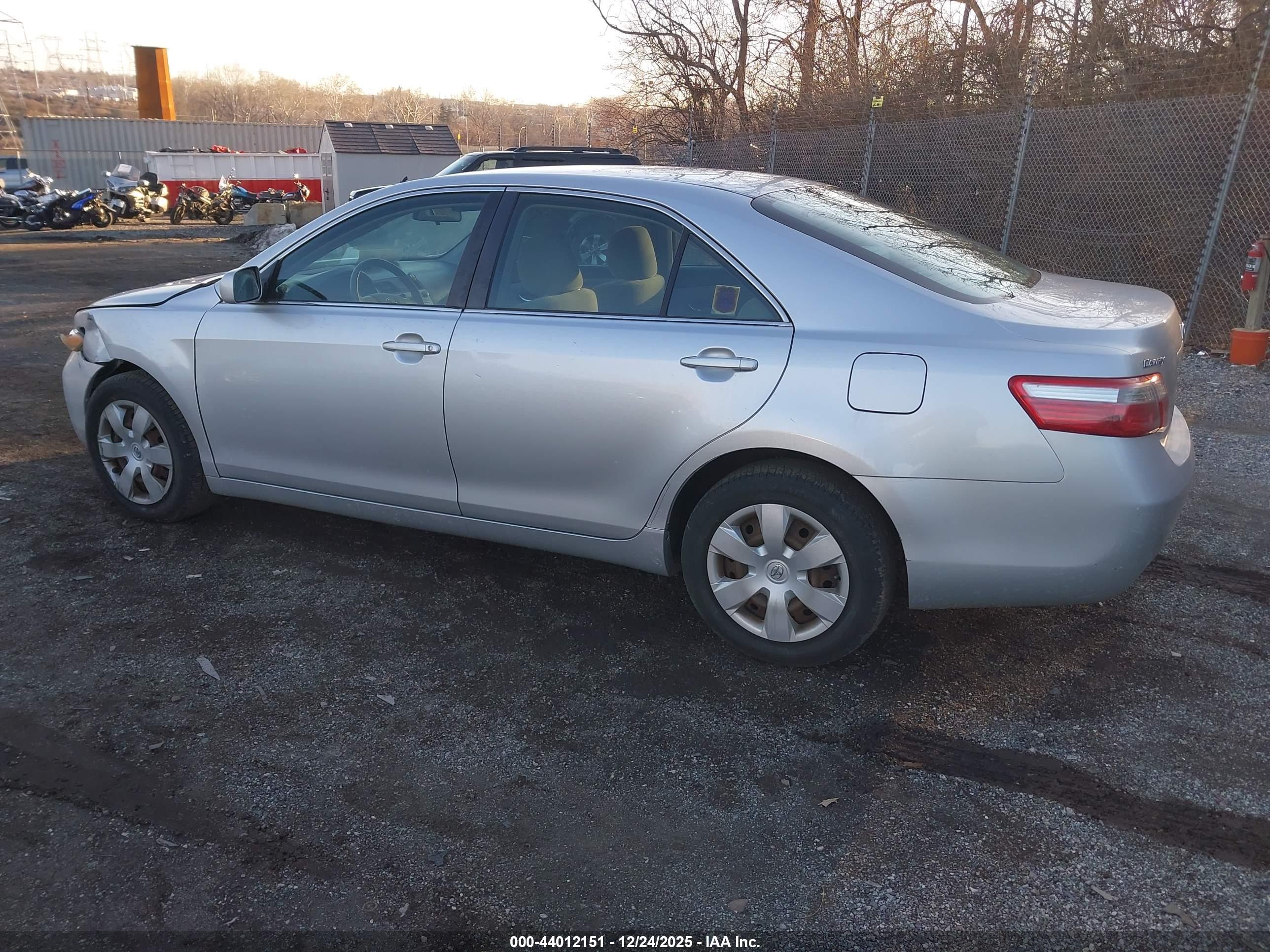 TOYOTA CAMRY image 3