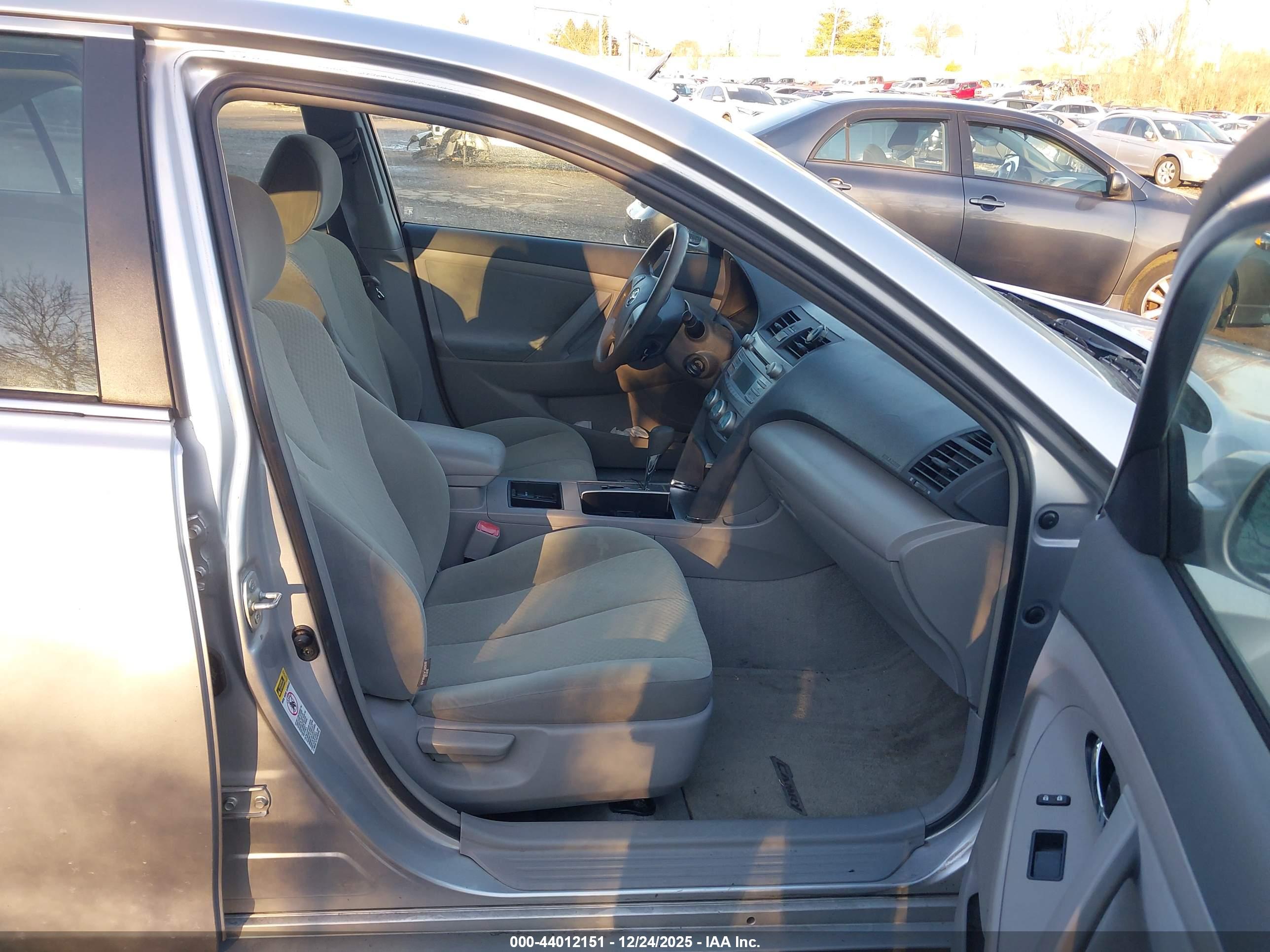 TOYOTA CAMRY image 5