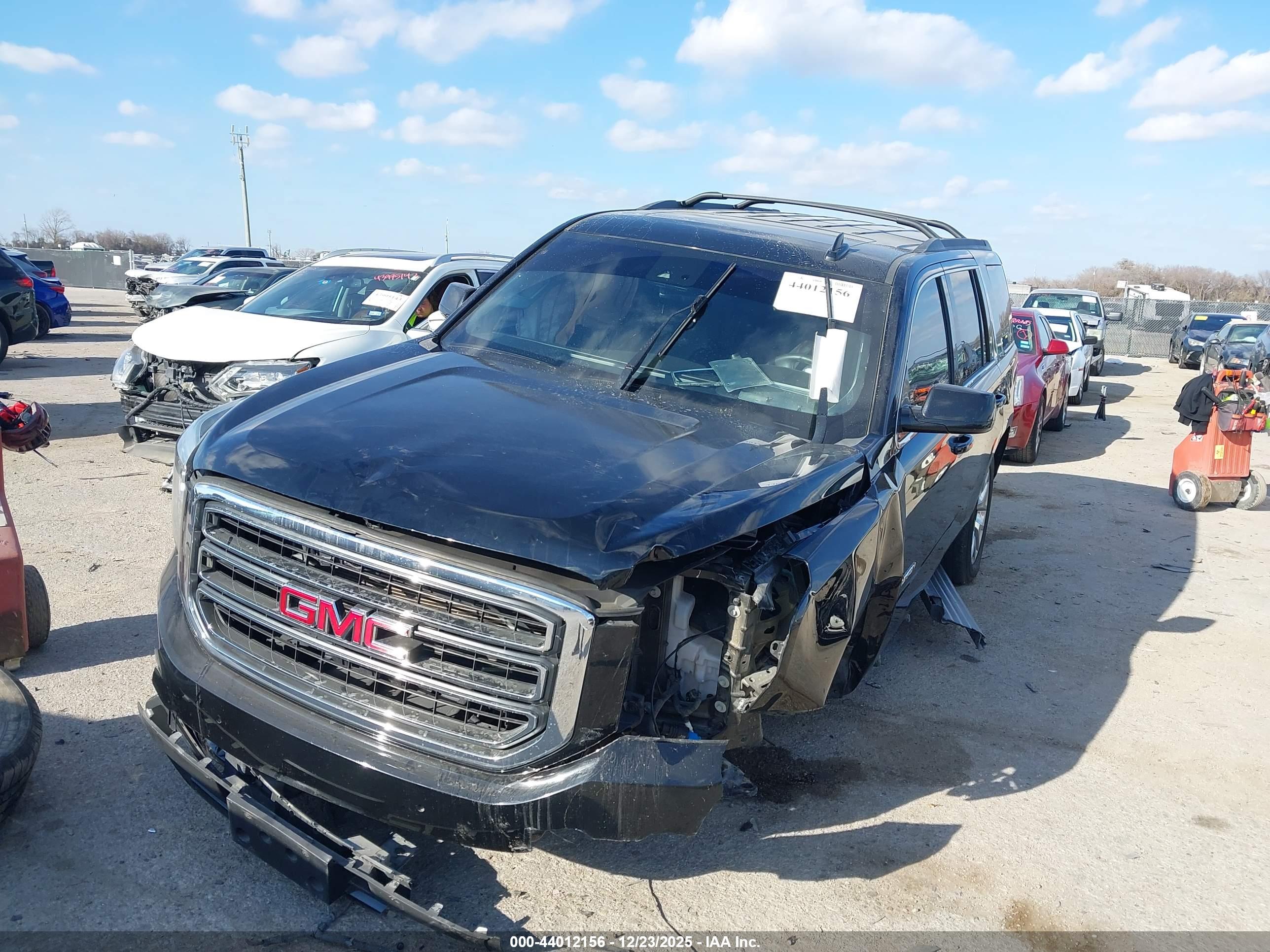 GMC YUKON image 2