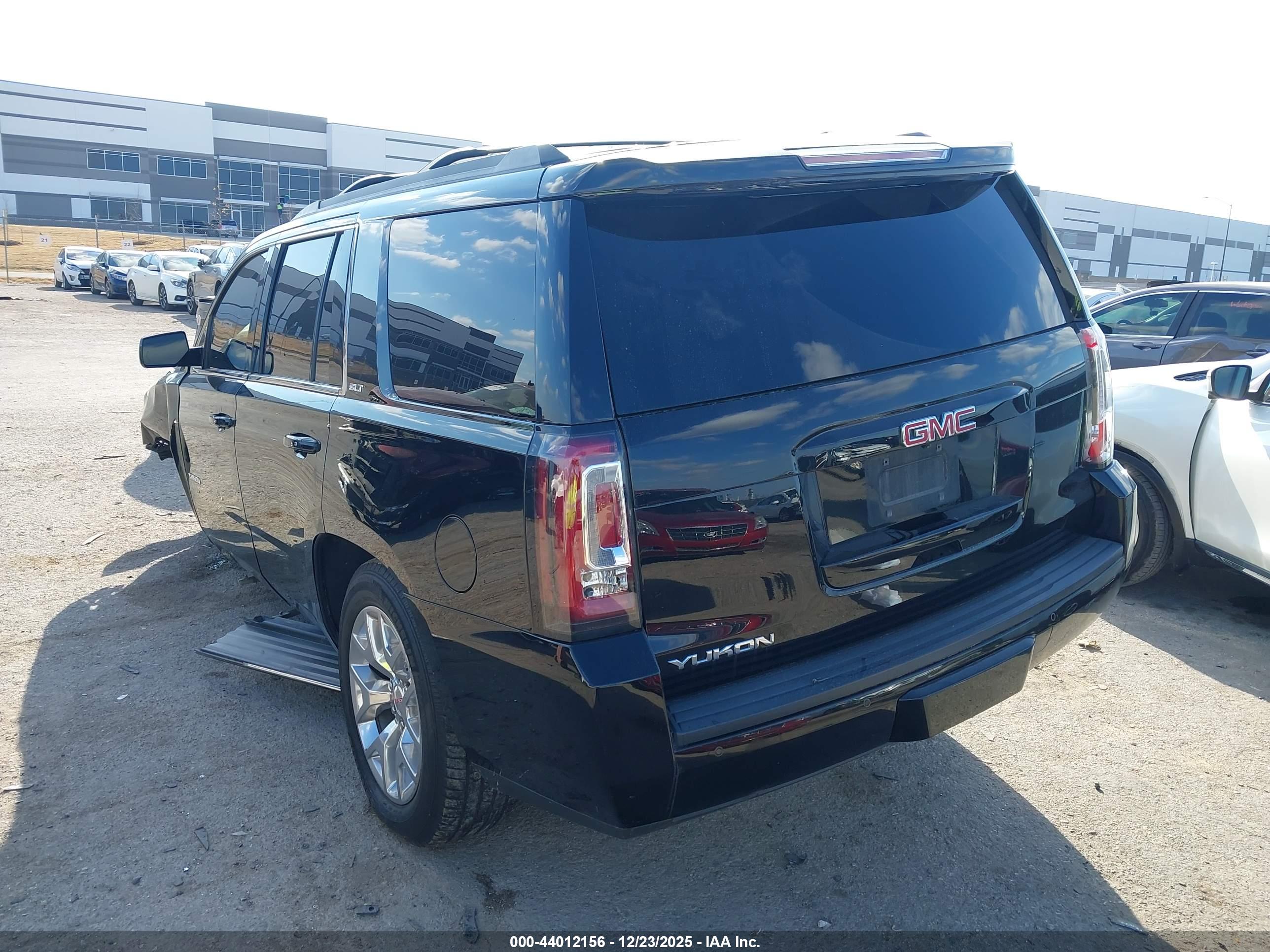 GMC YUKON image 3