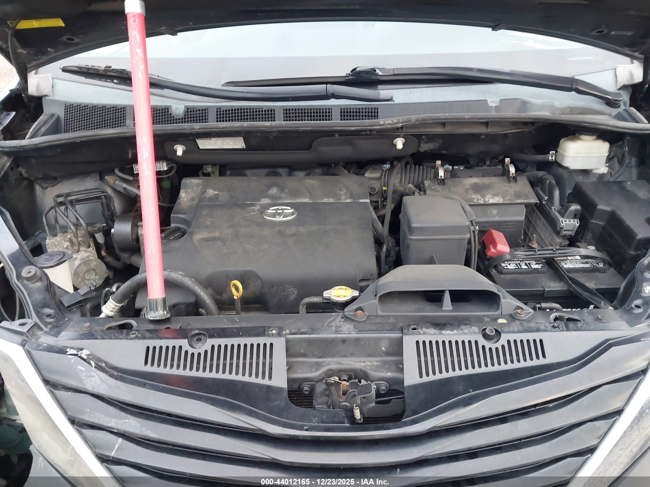TOYOTA SIENNA image 10