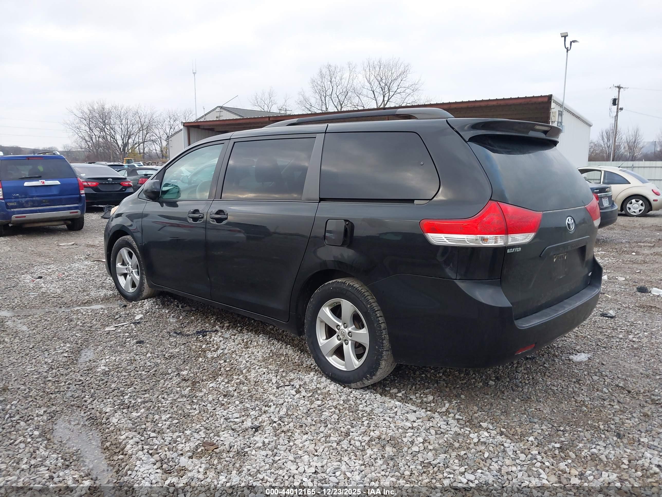 TOYOTA SIENNA image 3