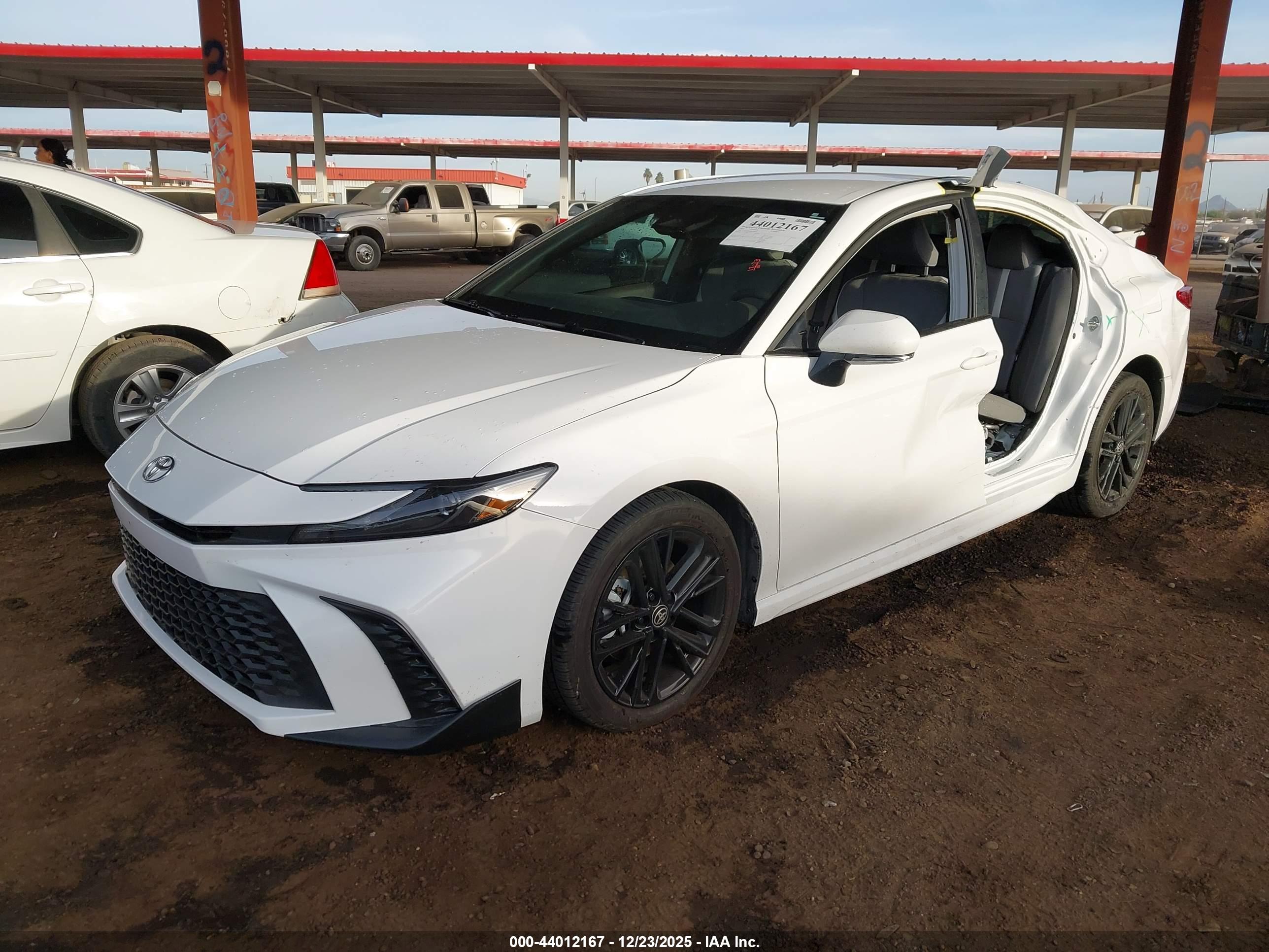TOYOTA CAMRY image 2