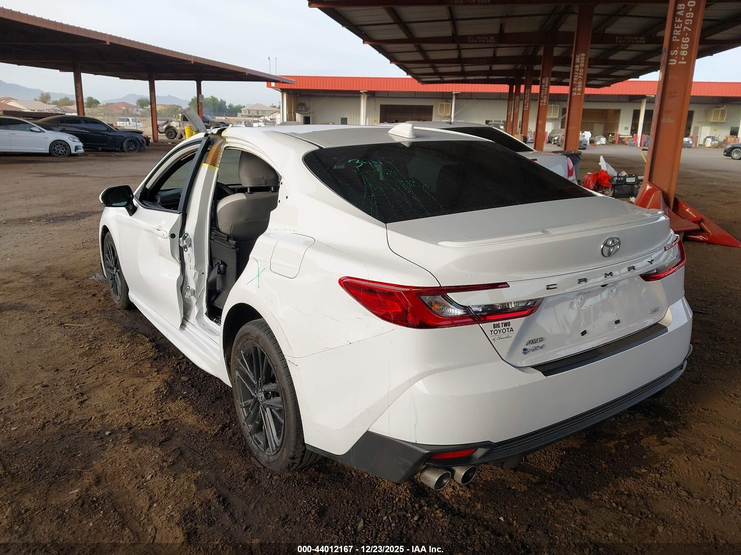 TOYOTA CAMRY image 3