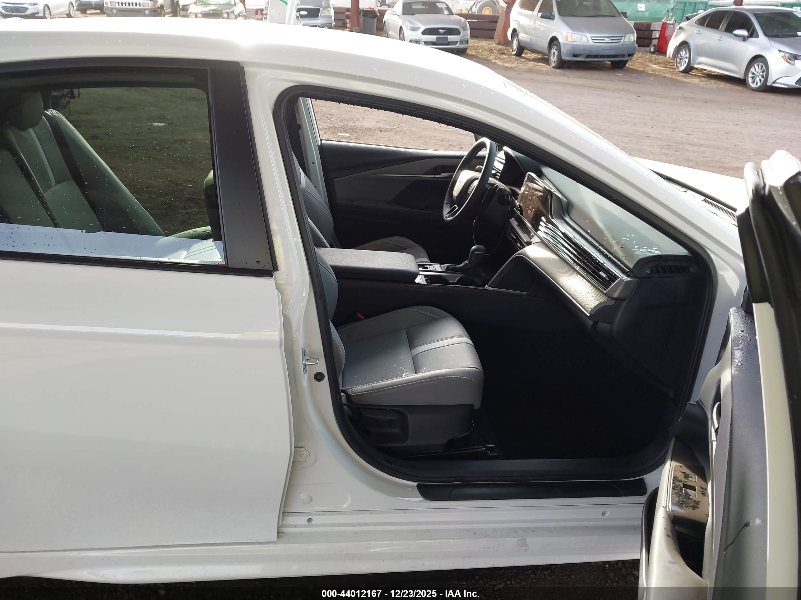 TOYOTA CAMRY image 5