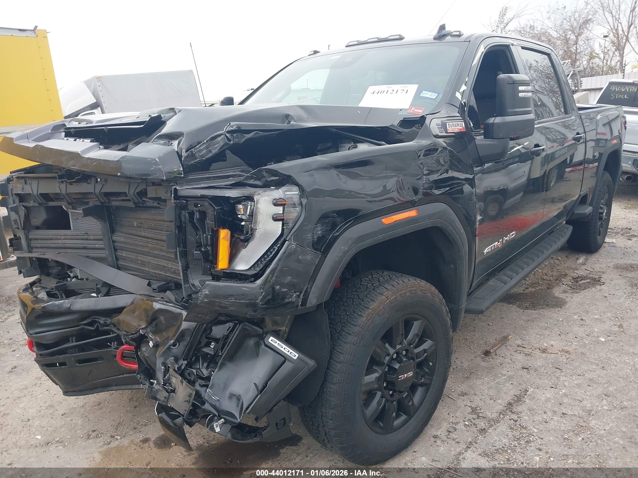 GMC SIERRA image 2