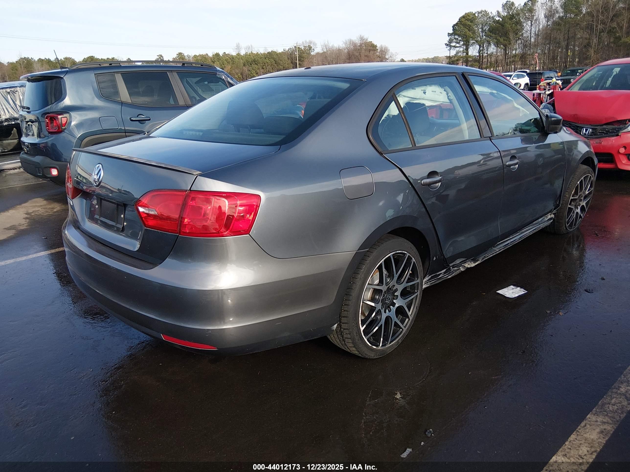 VOLKSWAGEN JETTA image 4