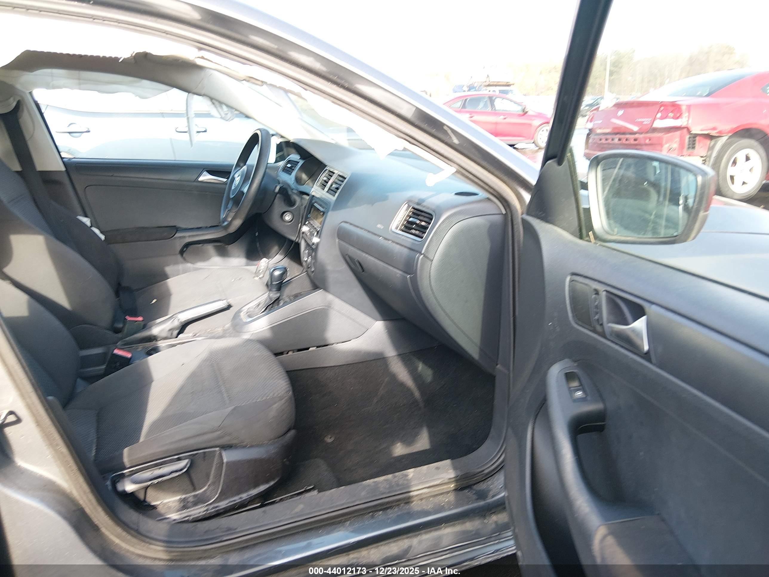 VOLKSWAGEN JETTA image 5