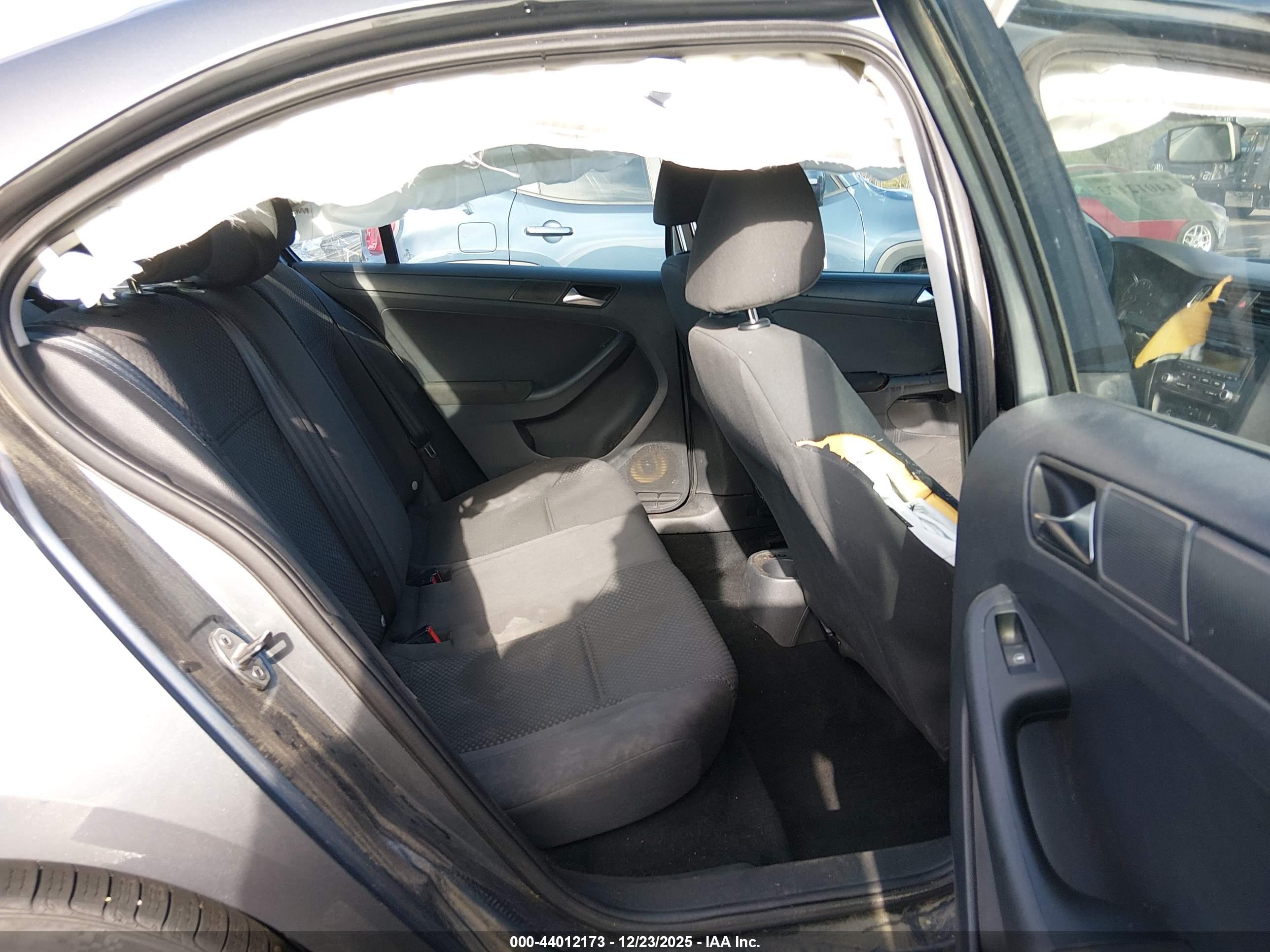 VOLKSWAGEN JETTA image 8