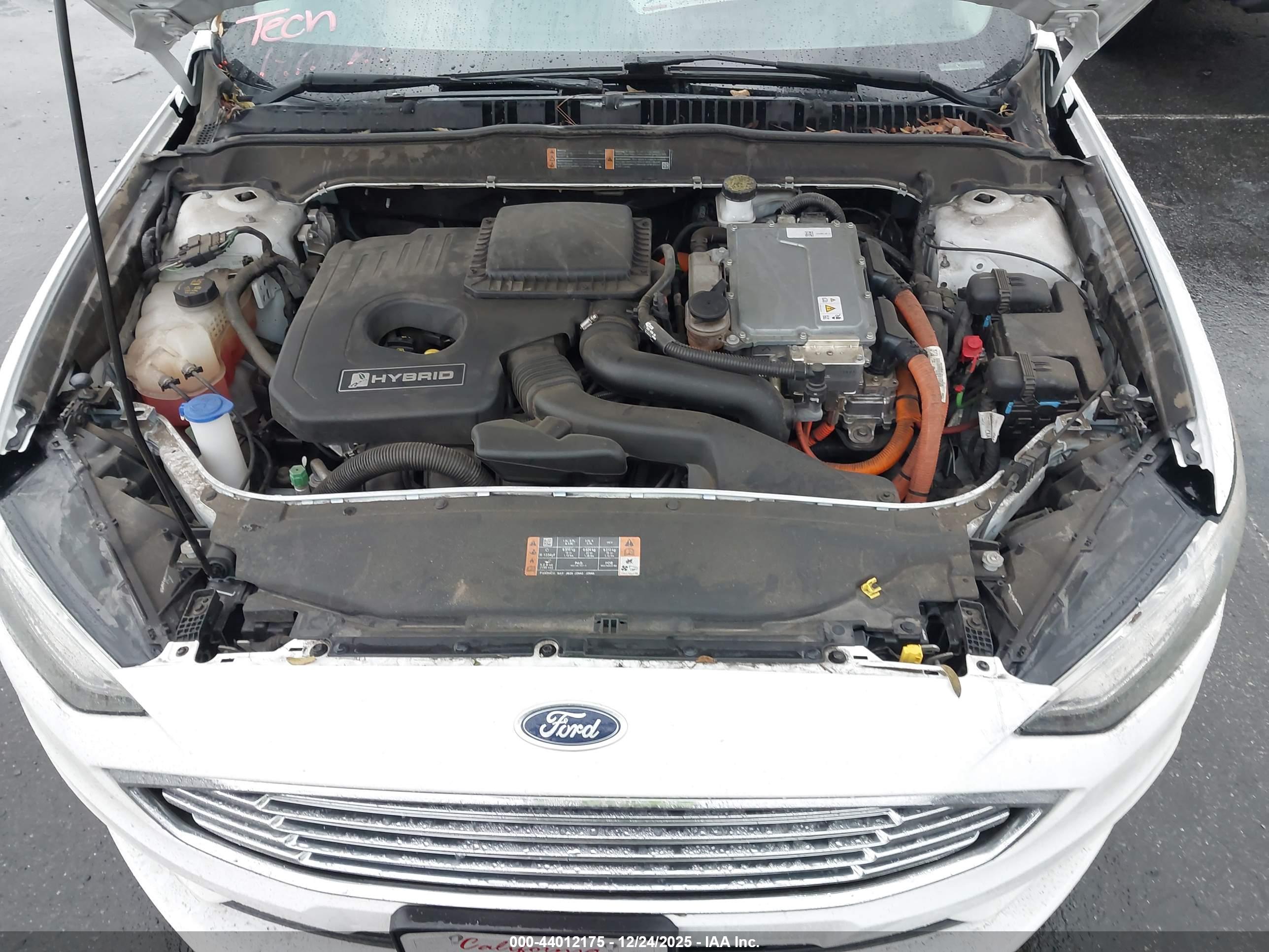 FORD FUSION image 10