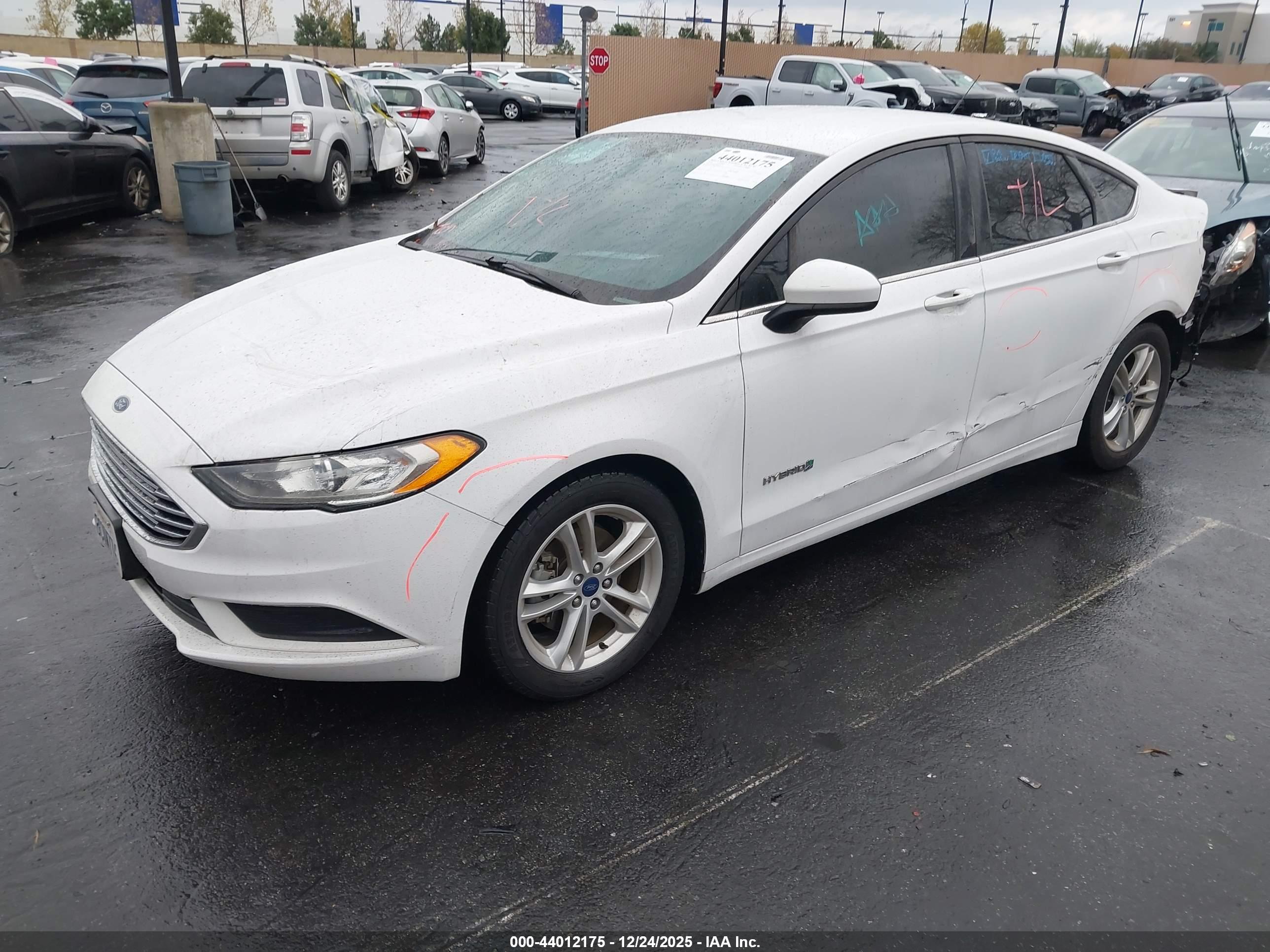 FORD FUSION image 2