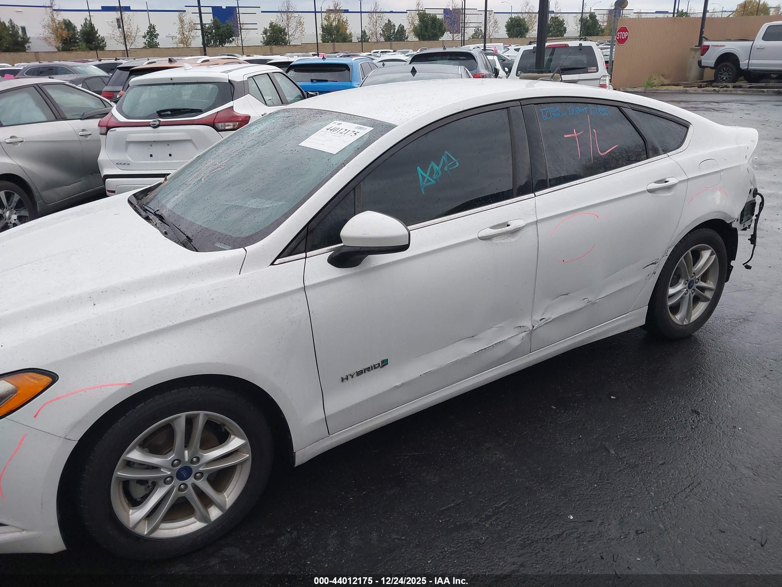 FORD FUSION image 6