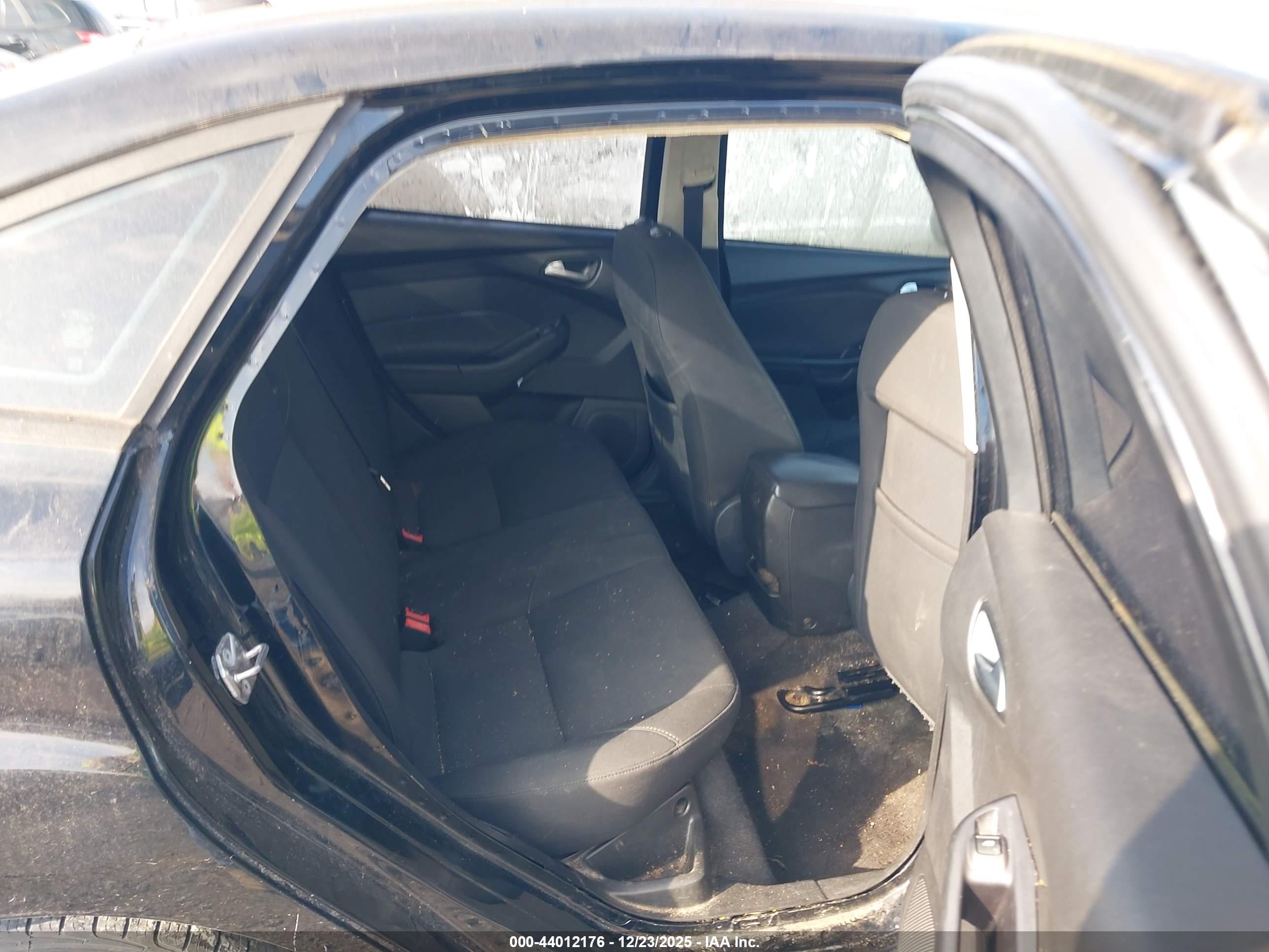 FORD FOCUS image 8