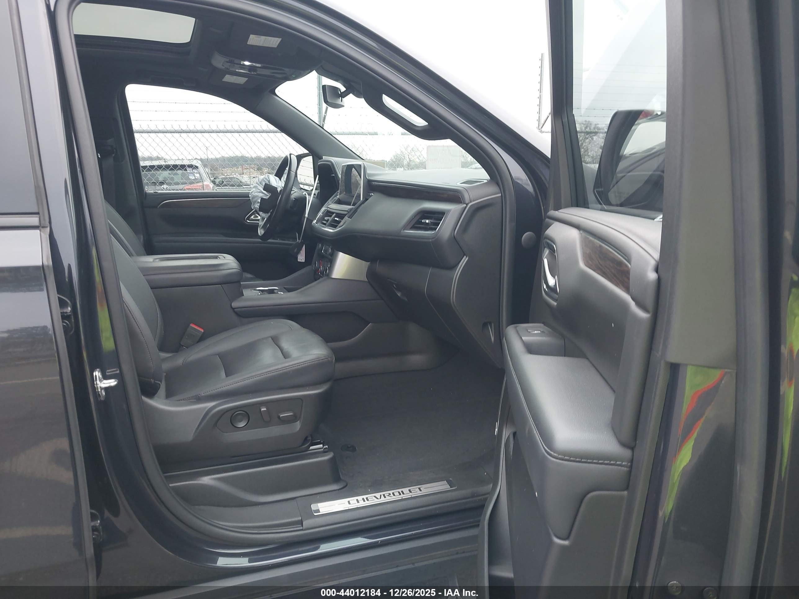 CHEVROLET TAHOE image 5