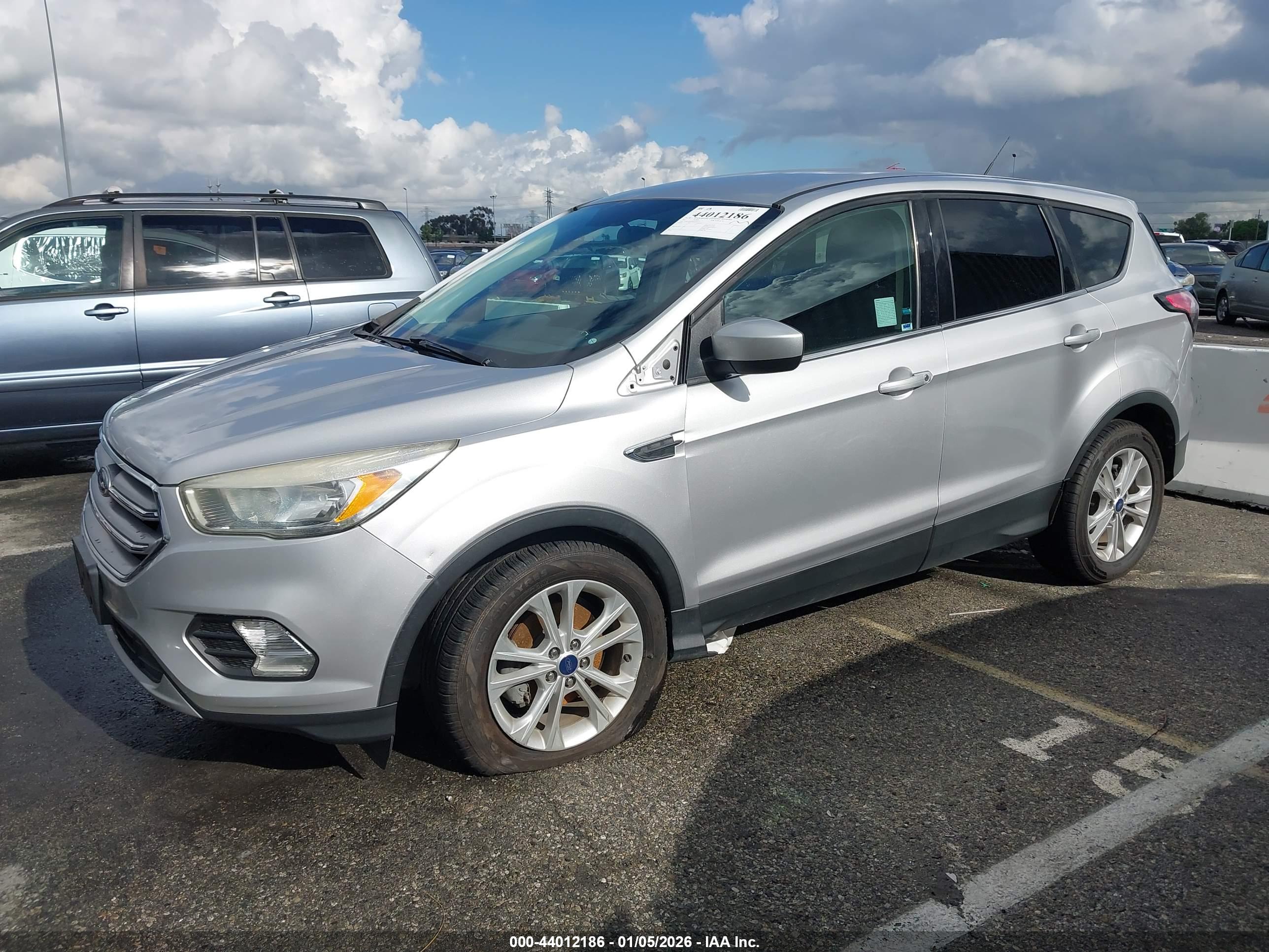 FORD ESCAPE image 2