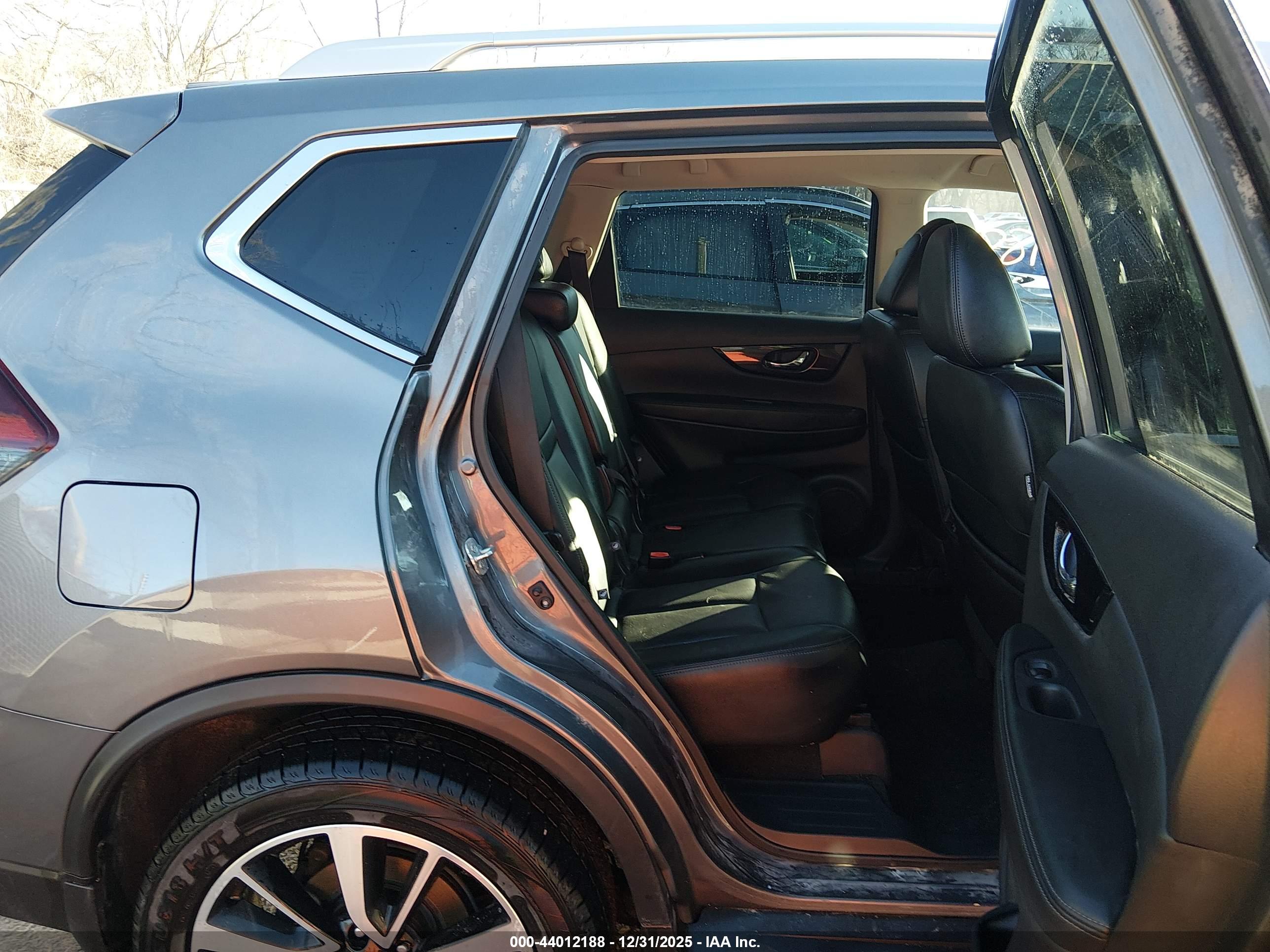 NISSAN ROGUE image 8