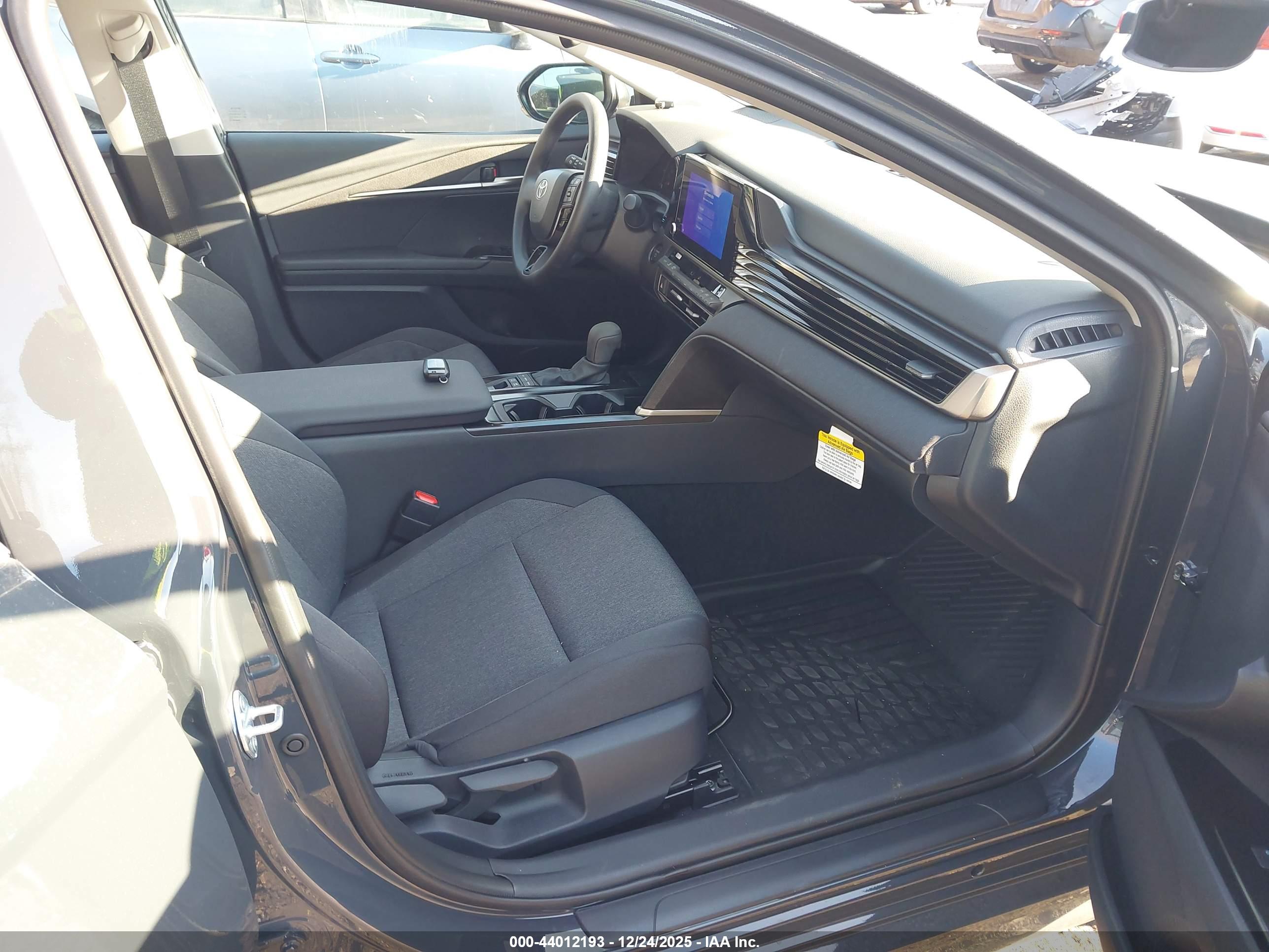 TOYOTA CAMRY image 8