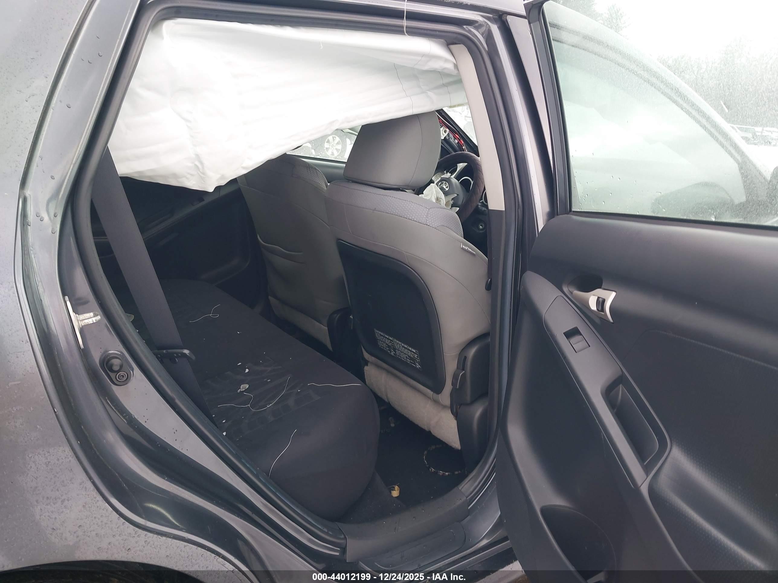 TOYOTA MATRIX image 8