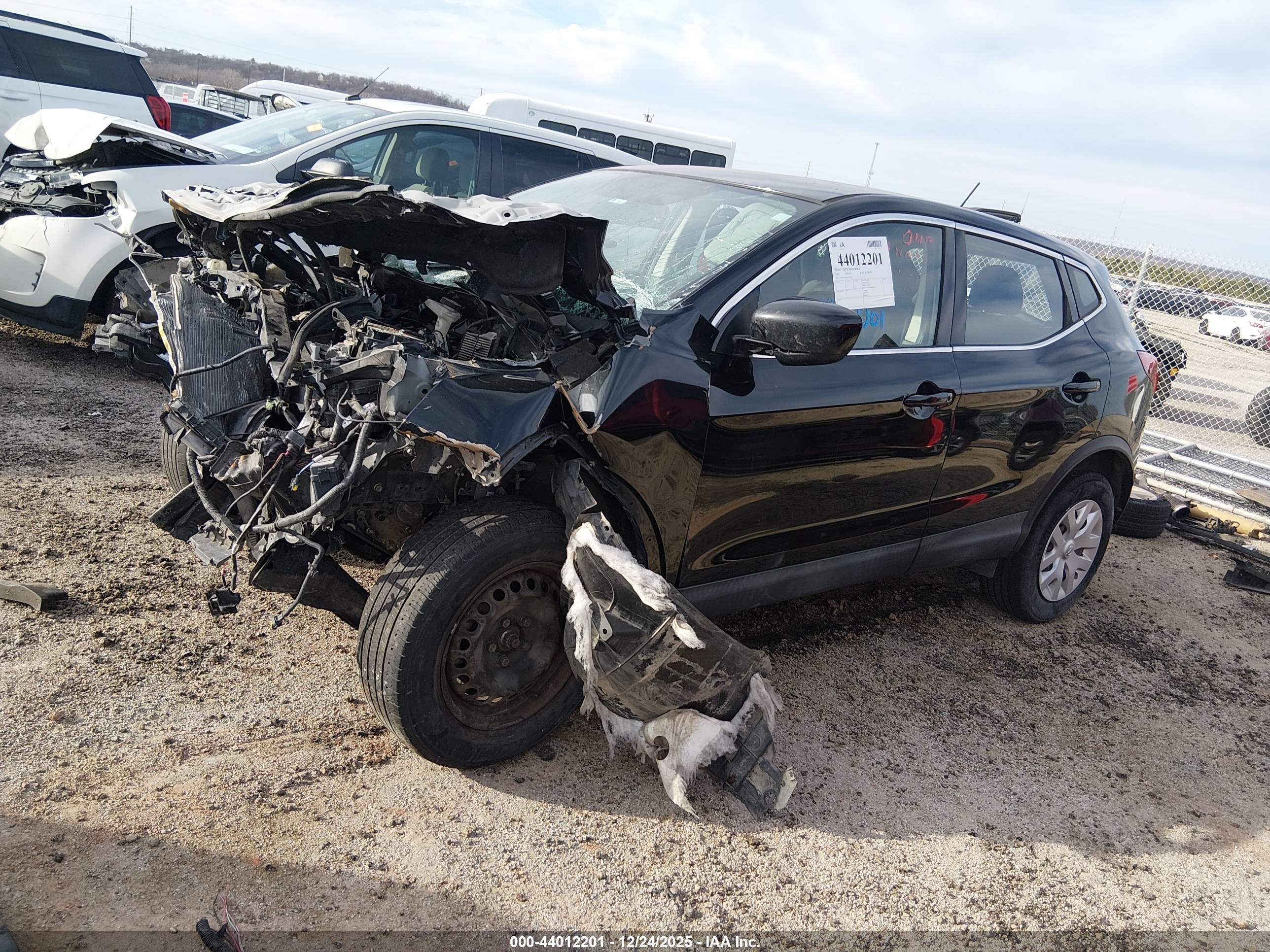 NISSAN ROGUE image 2