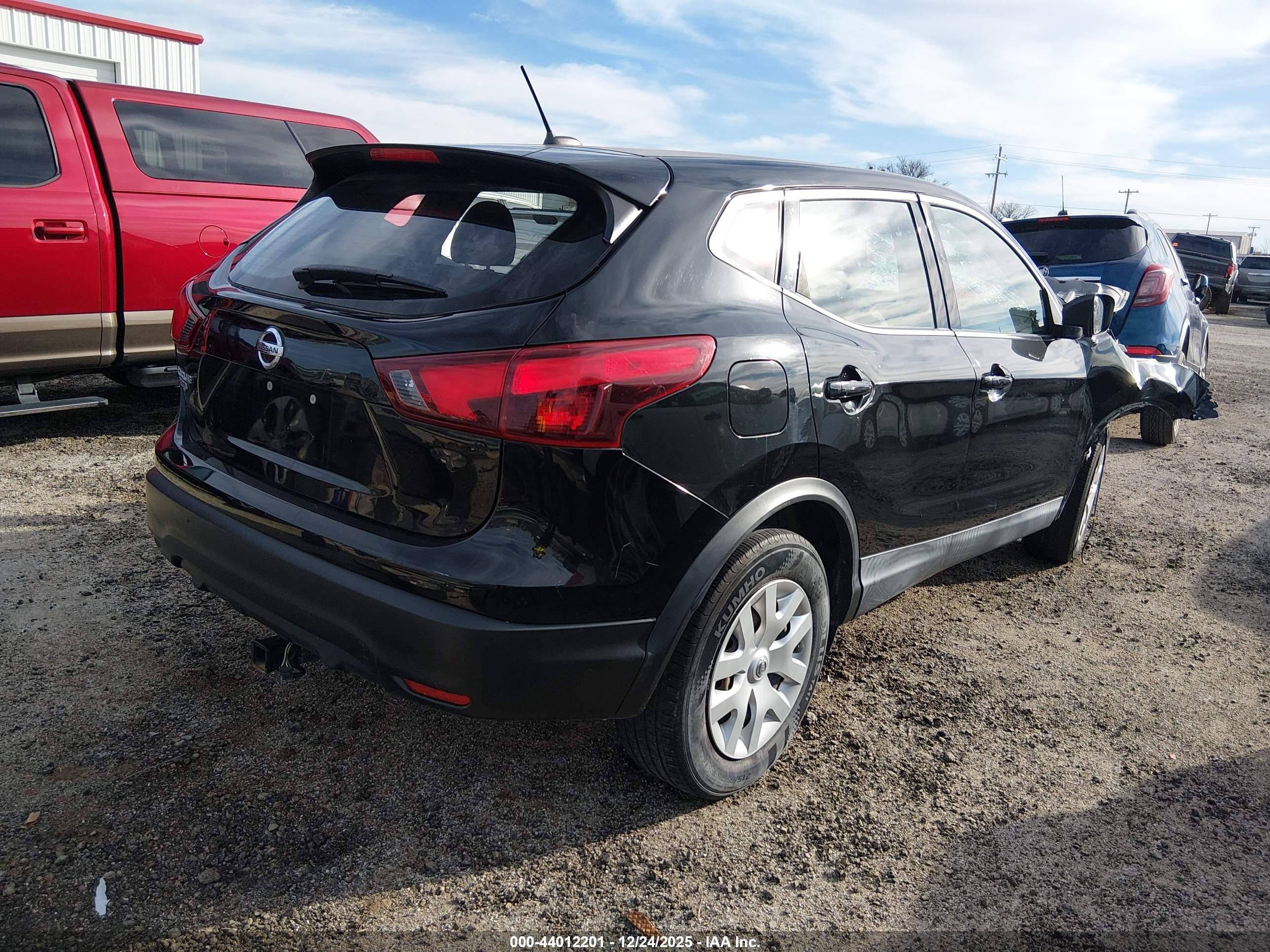 NISSAN ROGUE image 4