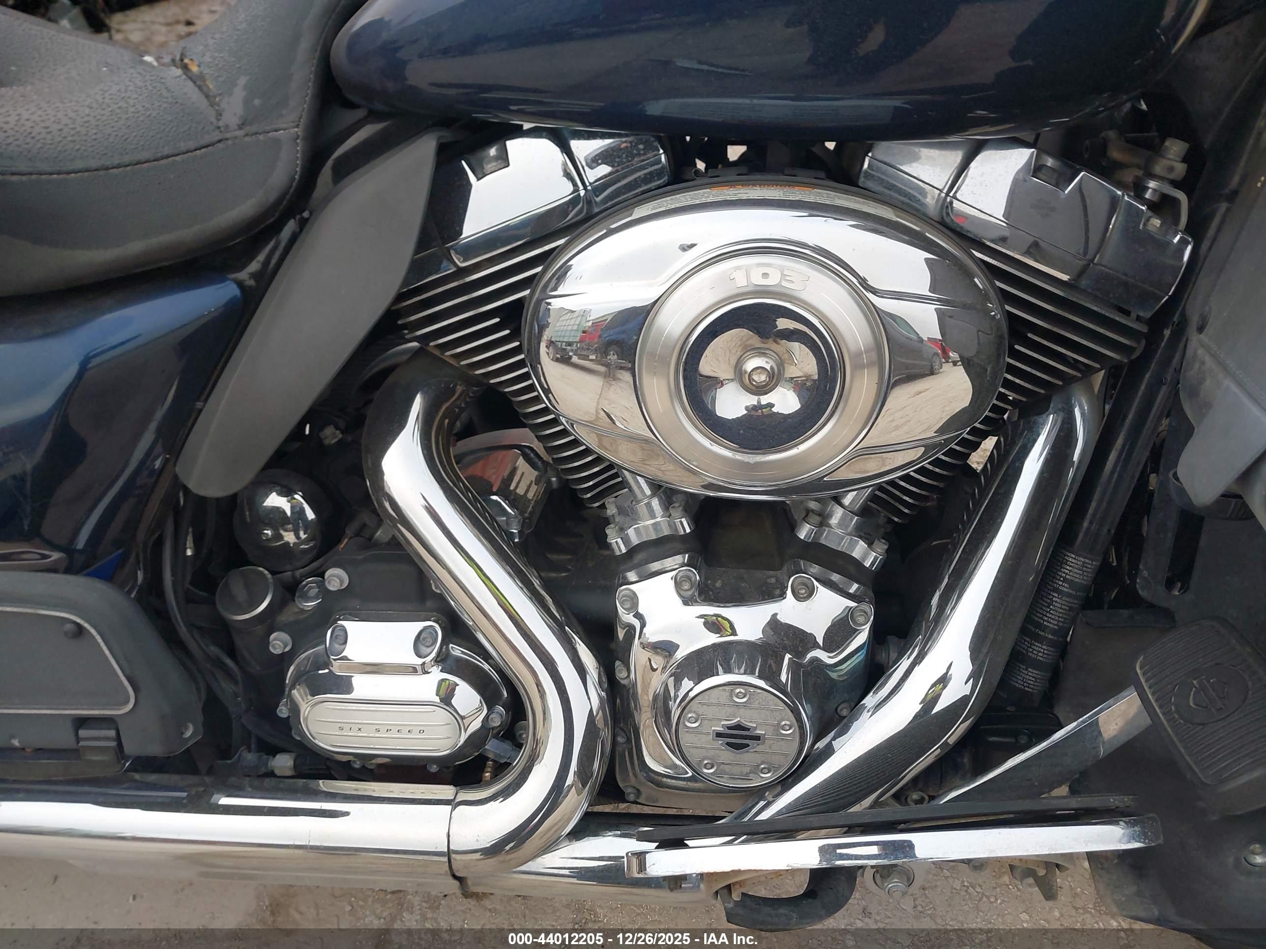 HARLEY-DAVIDSON FLTRU image 8