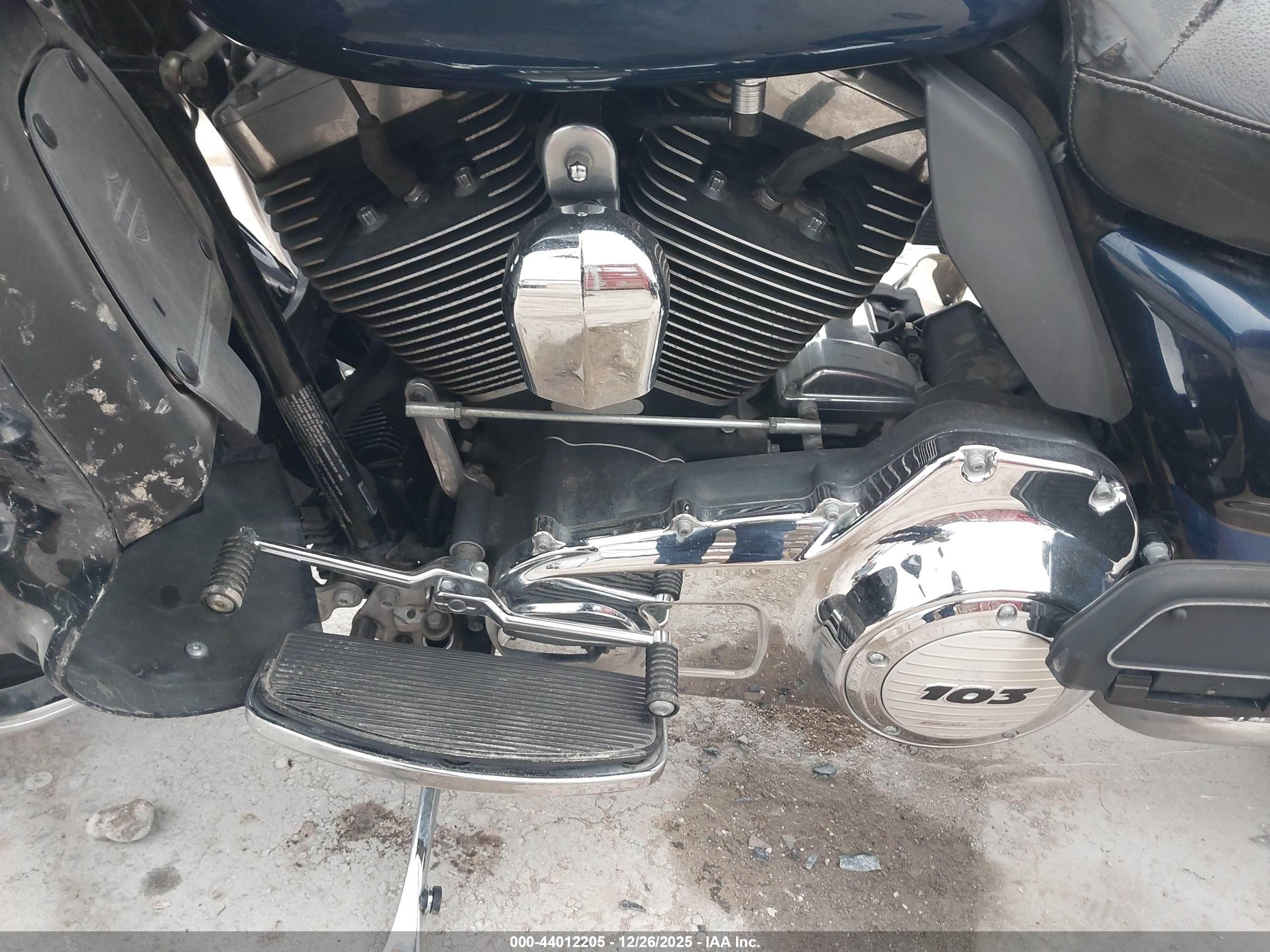 HARLEY-DAVIDSON FLTRU image 9