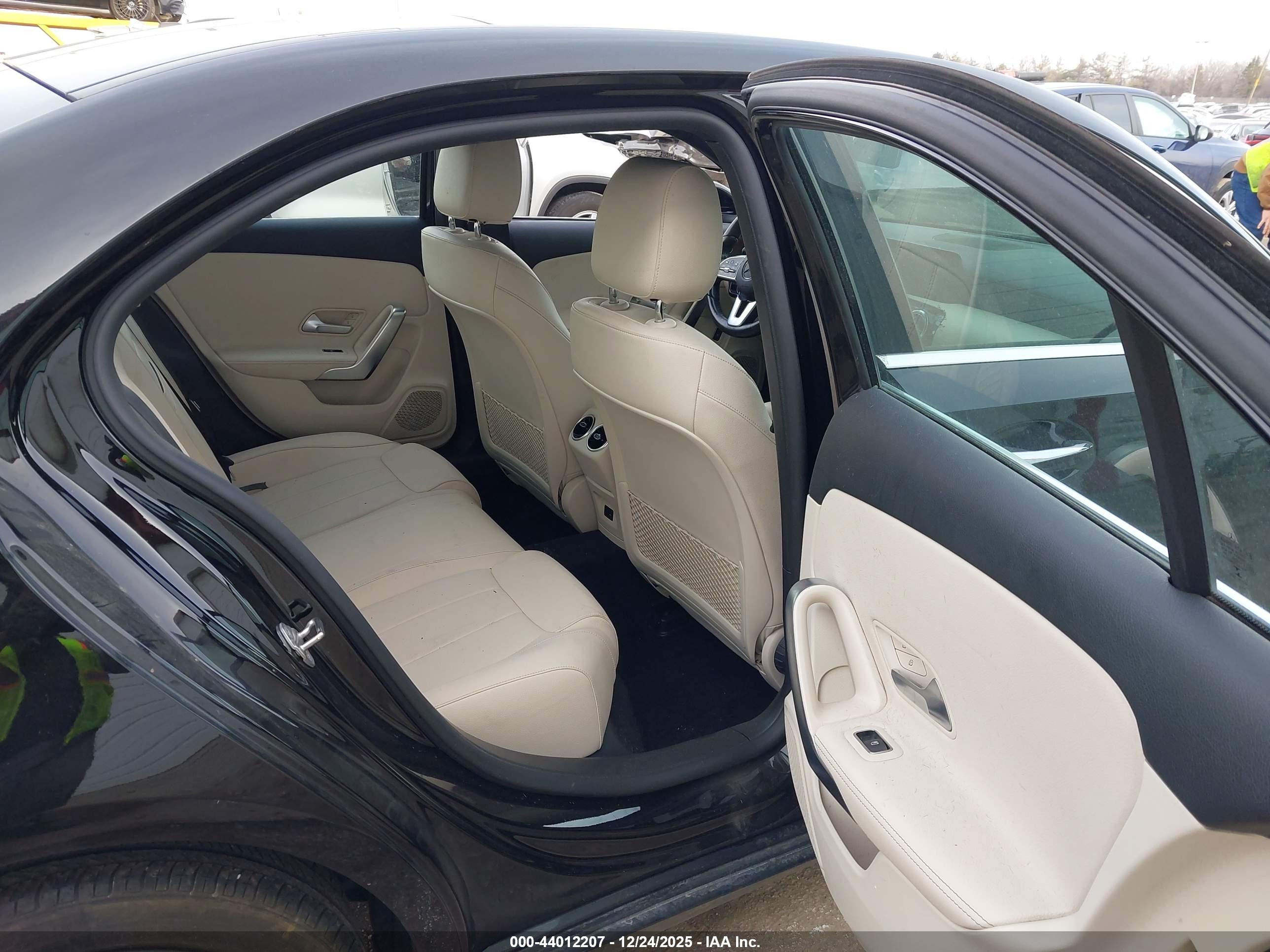 MERCEDES-BENZ A image 8