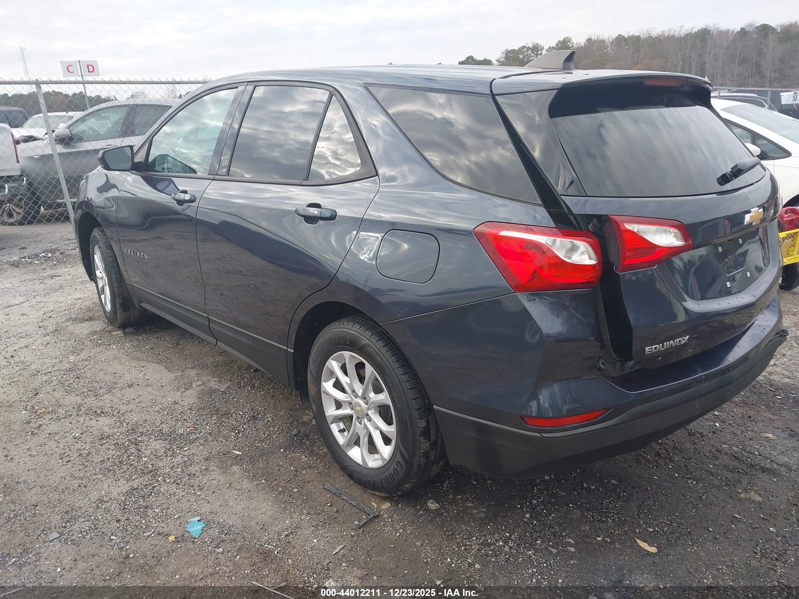 CHEVROLET EQUINOX image 3
